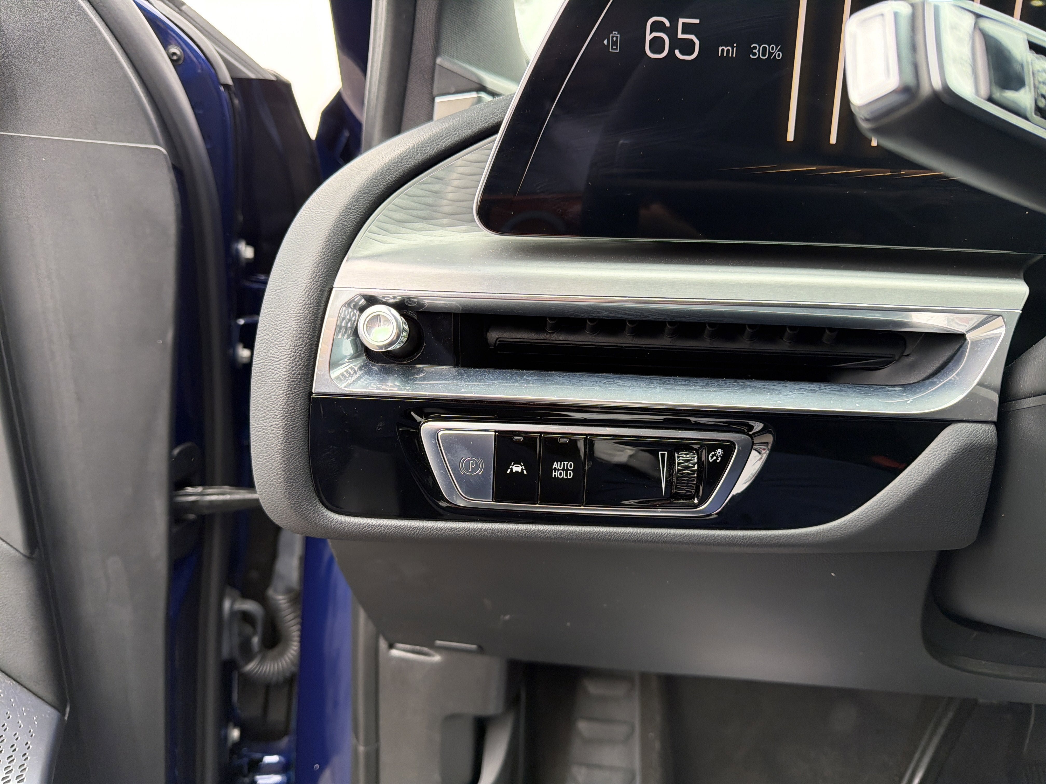 2024 Cadillac LYRIQ Luxury 2