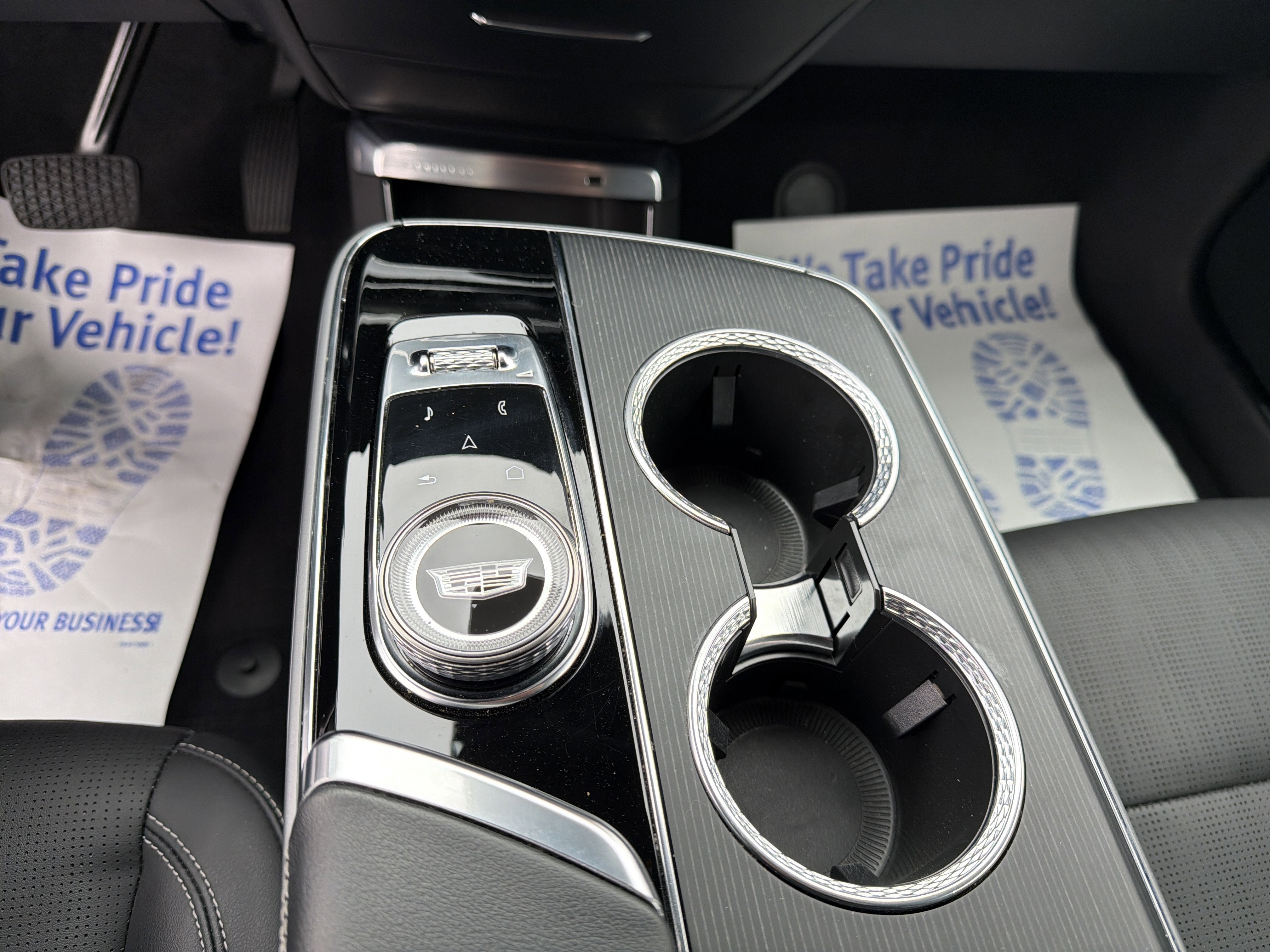 2024 Cadillac LYRIQ Luxury 2