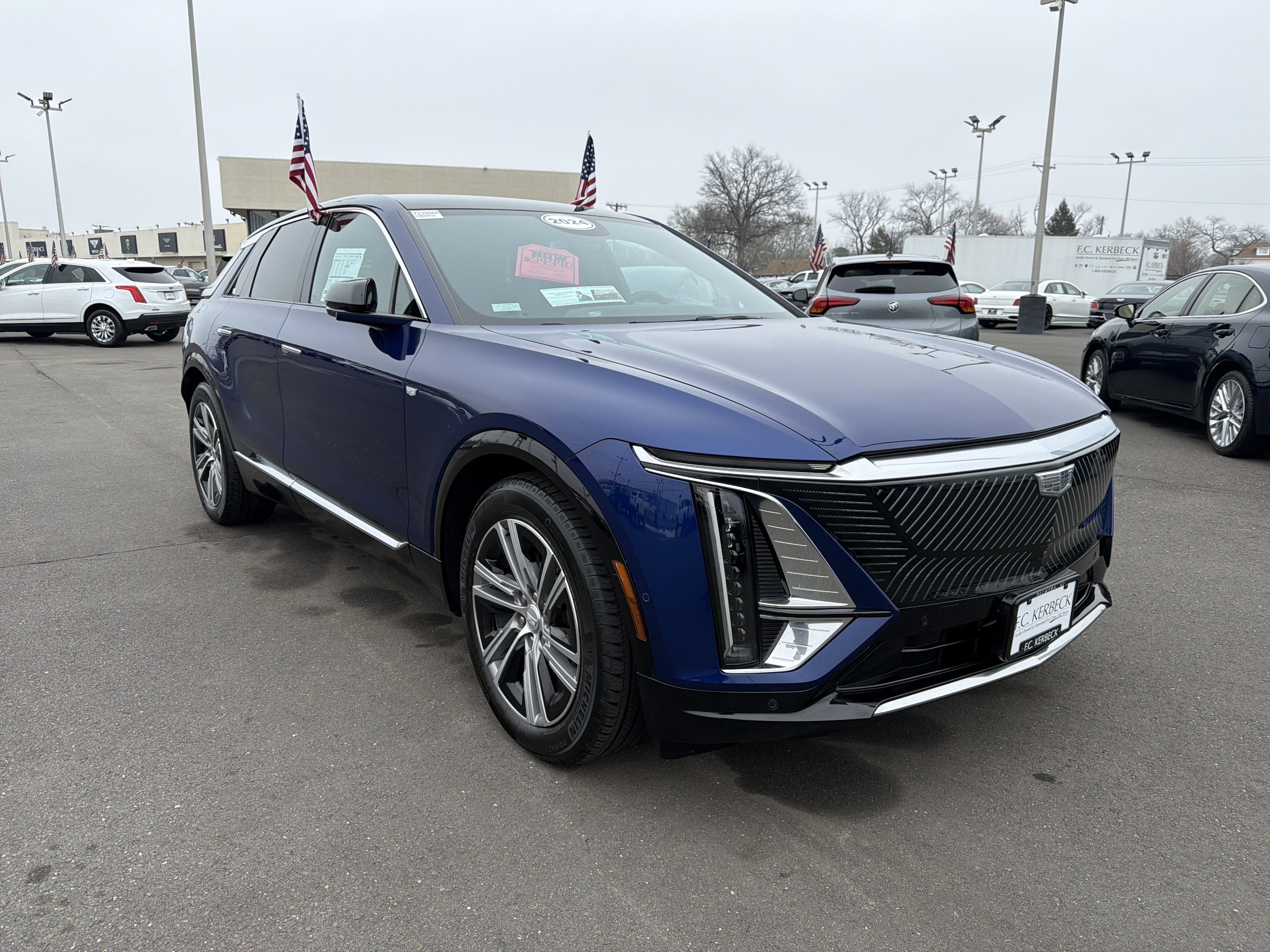 2024 Cadillac LYRIQ Luxury 2