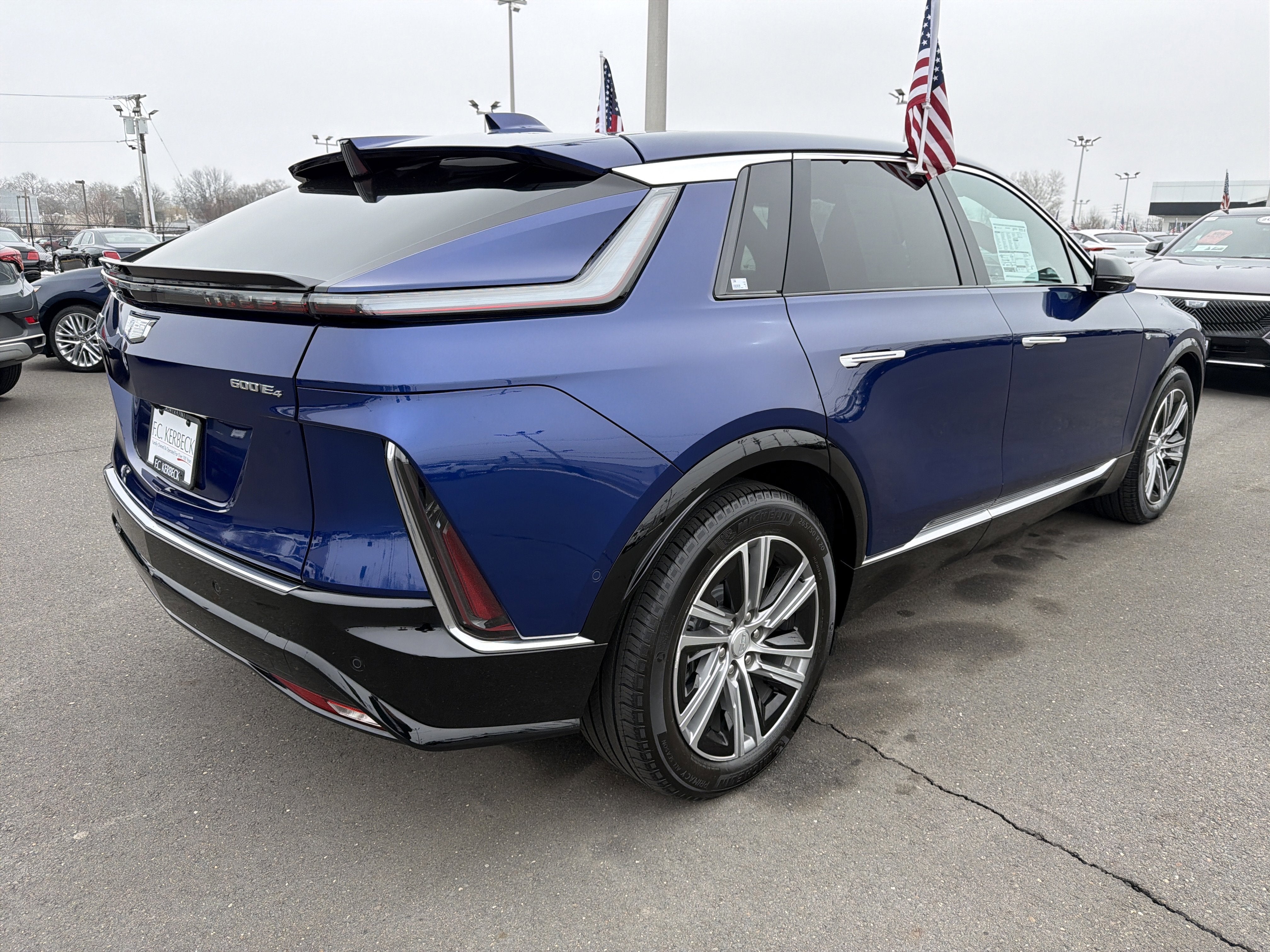 2024 Cadillac LYRIQ Luxury 2