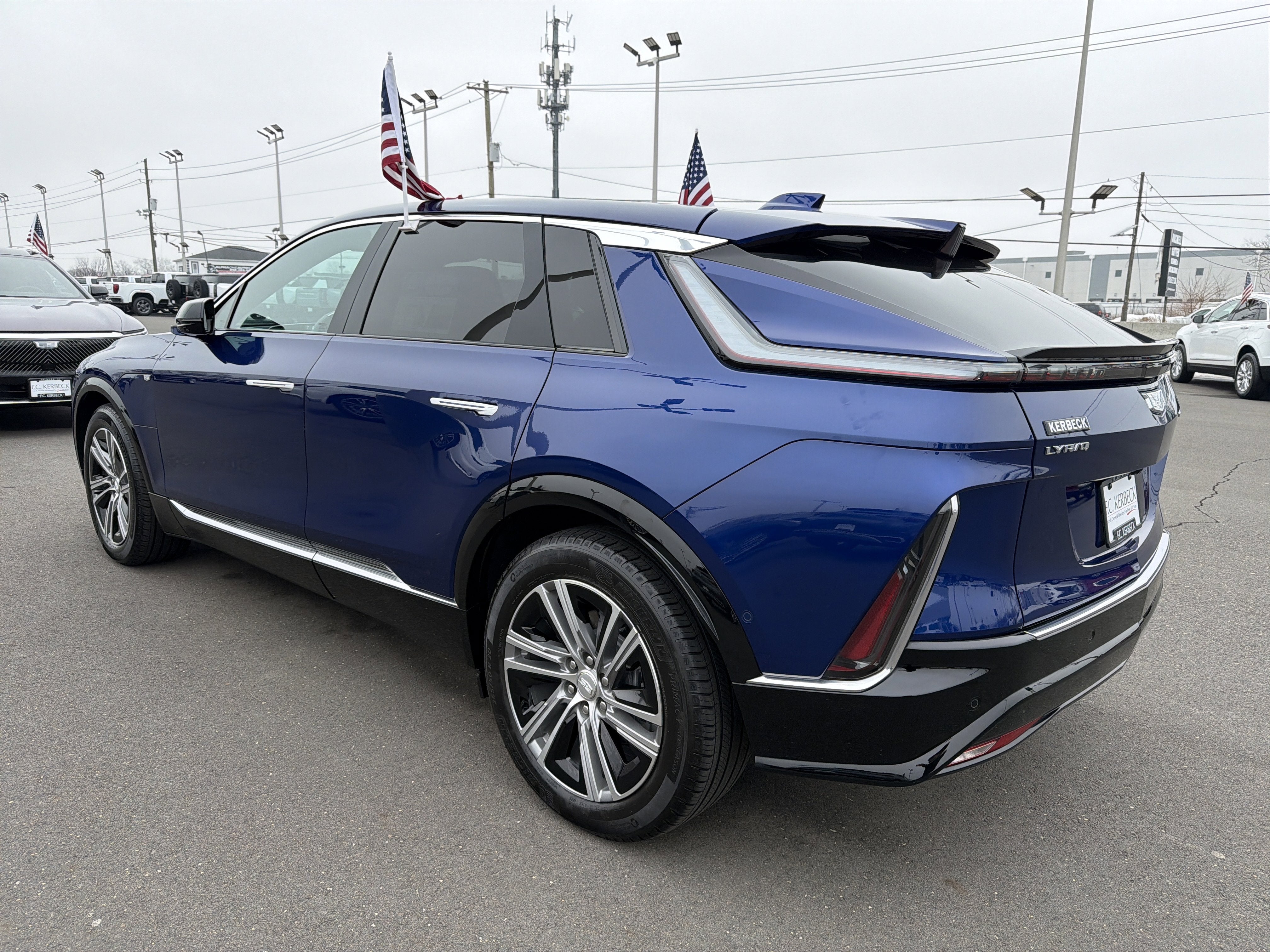 2024 Cadillac LYRIQ Luxury 2