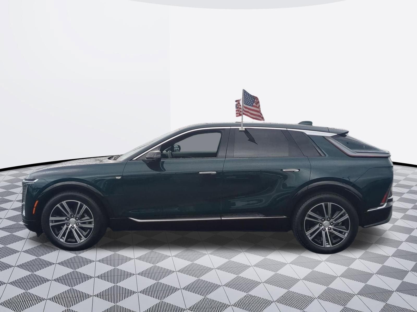 2024 Cadillac LYRIQ Luxury 2