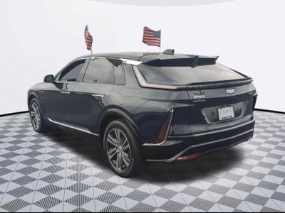2024 Cadillac LYRIQ Luxury 2