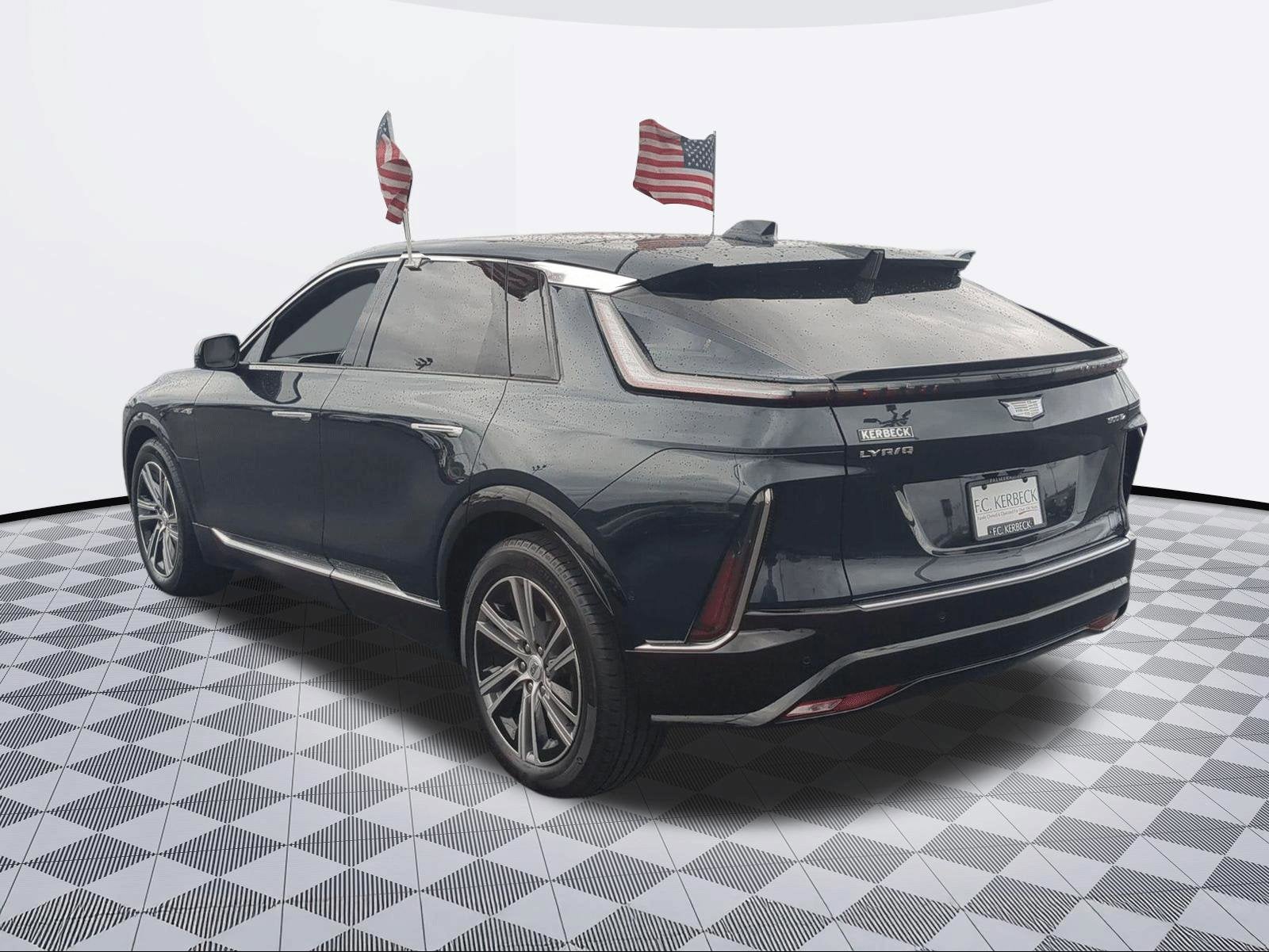 2024 Cadillac LYRIQ Luxury 2