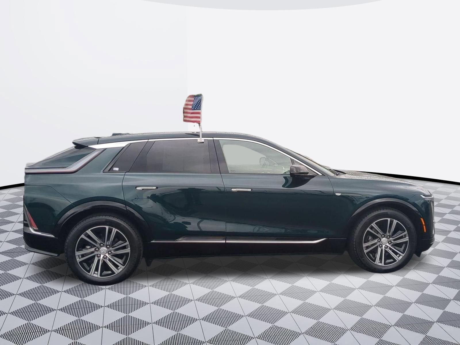 2024 Cadillac LYRIQ Luxury 2