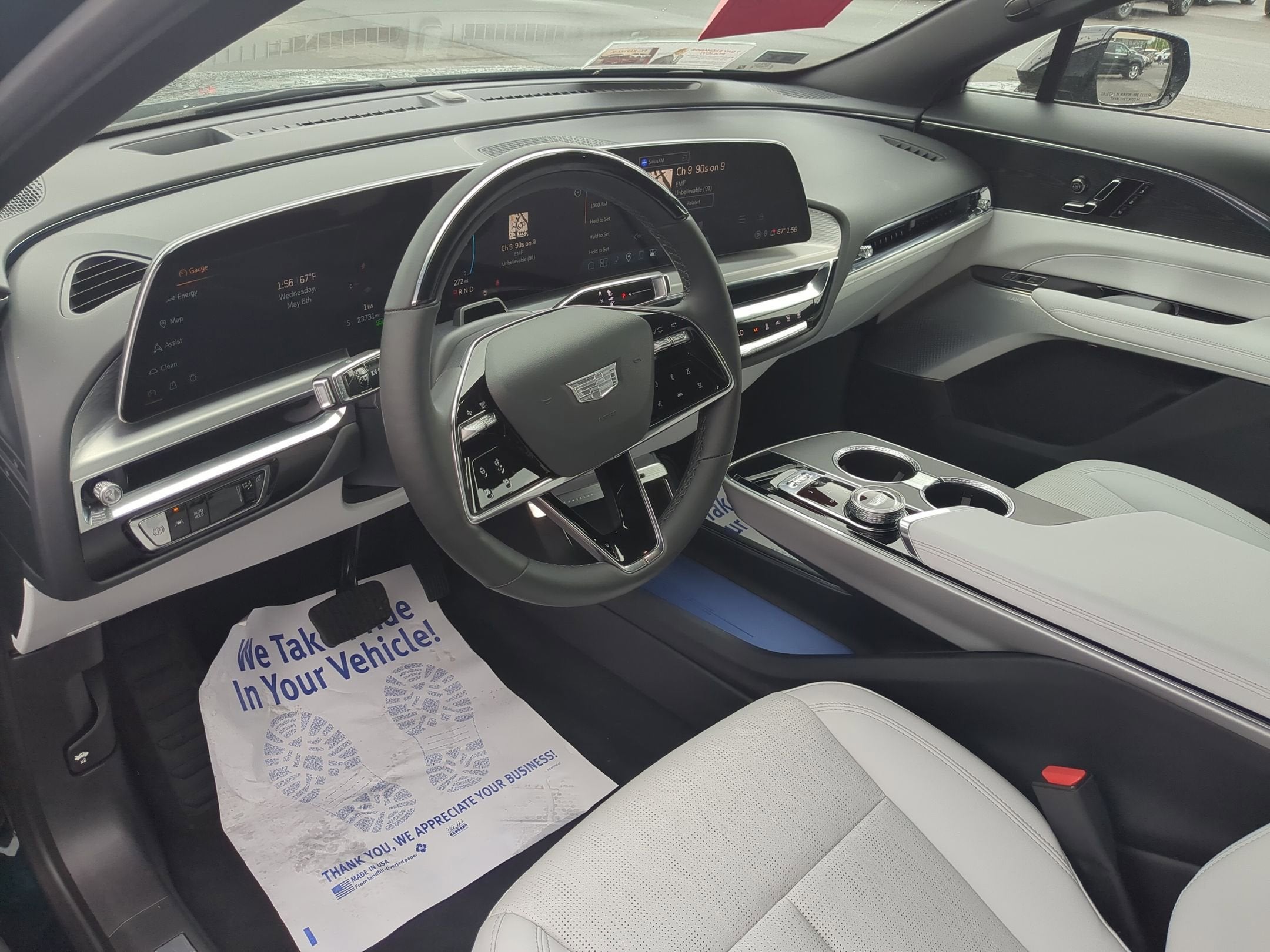 2024 Cadillac LYRIQ Luxury 2