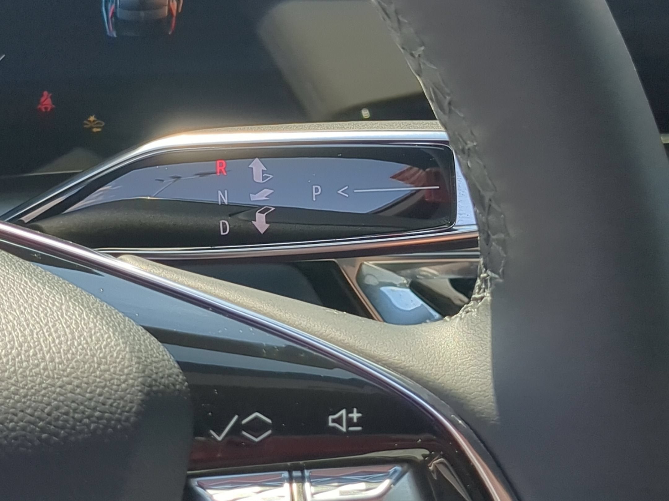 2024 Cadillac LYRIQ Luxury 2