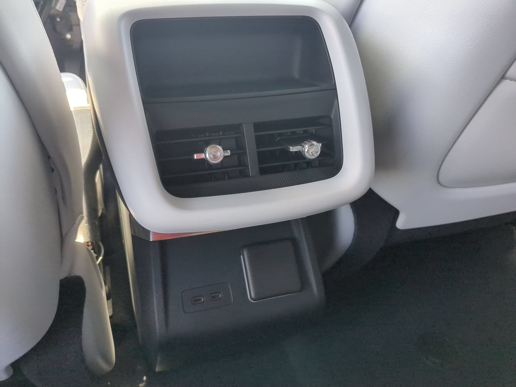 2024 Cadillac LYRIQ Luxury 2