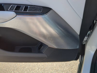 2024 Cadillac LYRIQ Luxury 2
