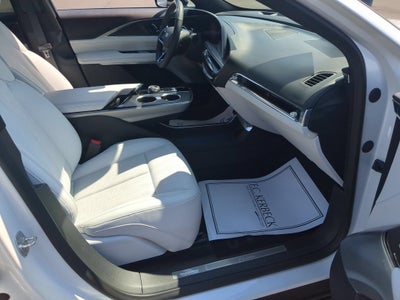 2024 Cadillac LYRIQ Luxury 2