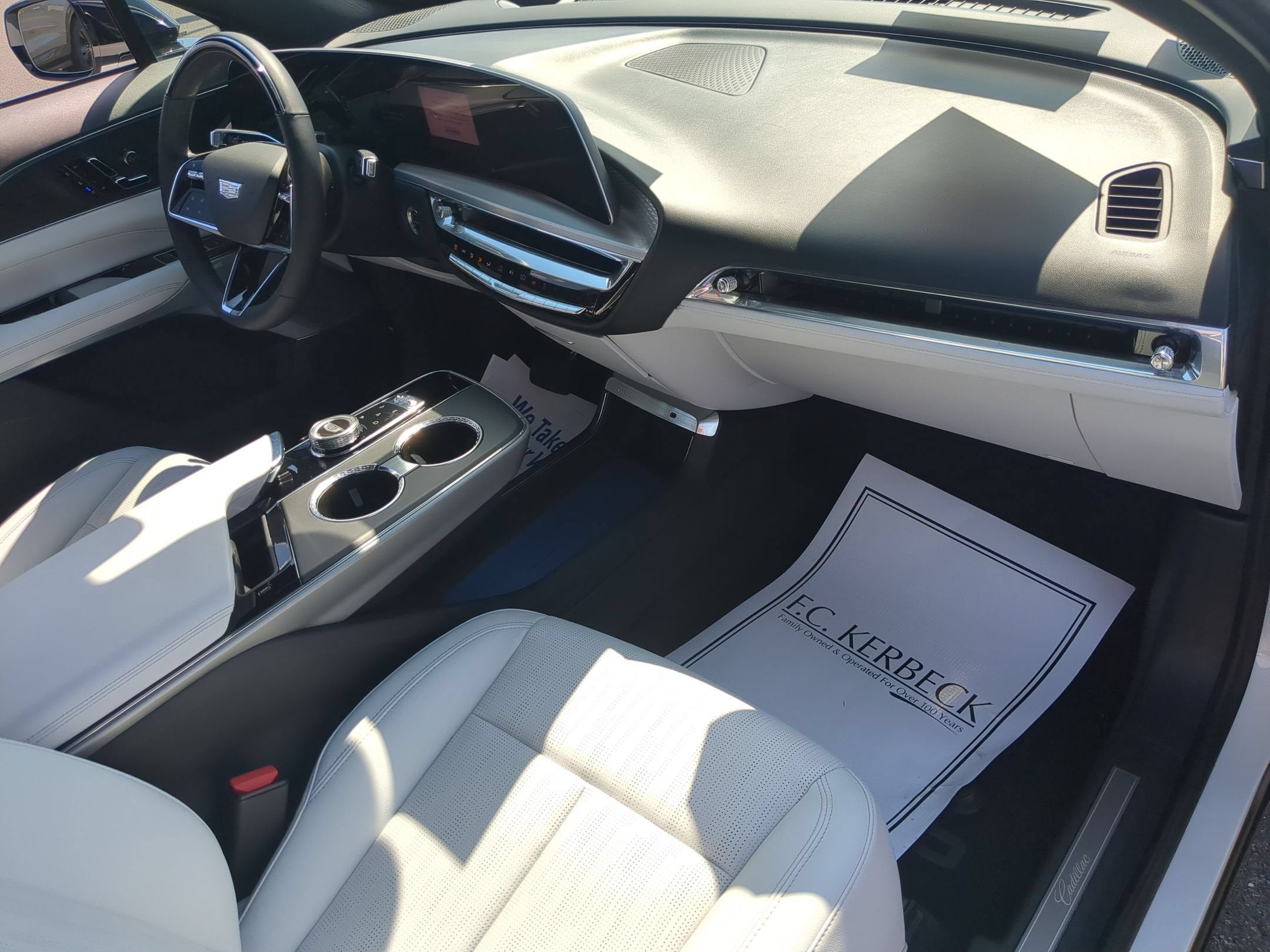 2024 Cadillac LYRIQ Luxury 2