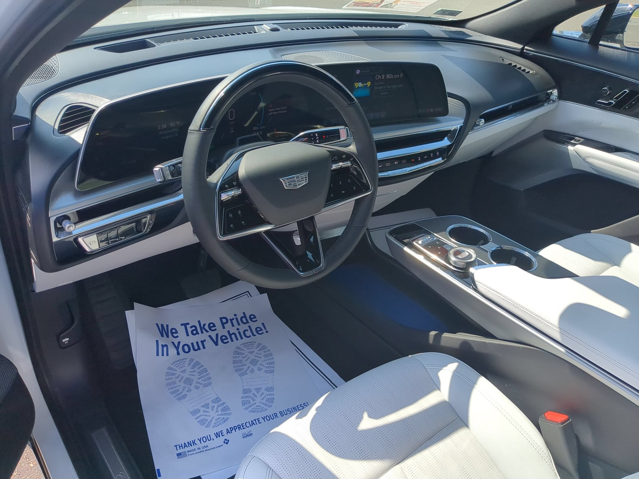 2024 Cadillac LYRIQ Luxury 2