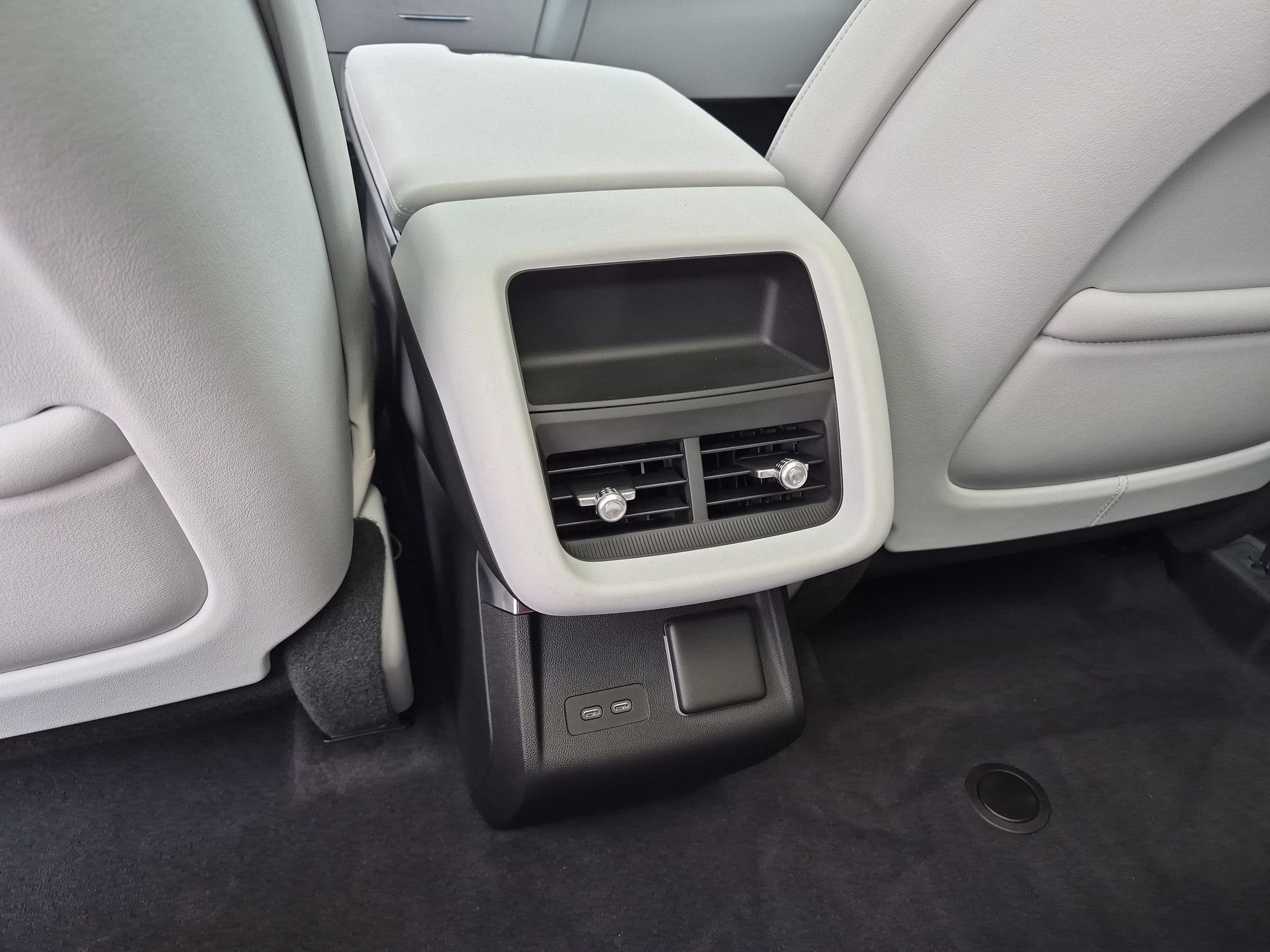 2024 Cadillac LYRIQ Luxury 2