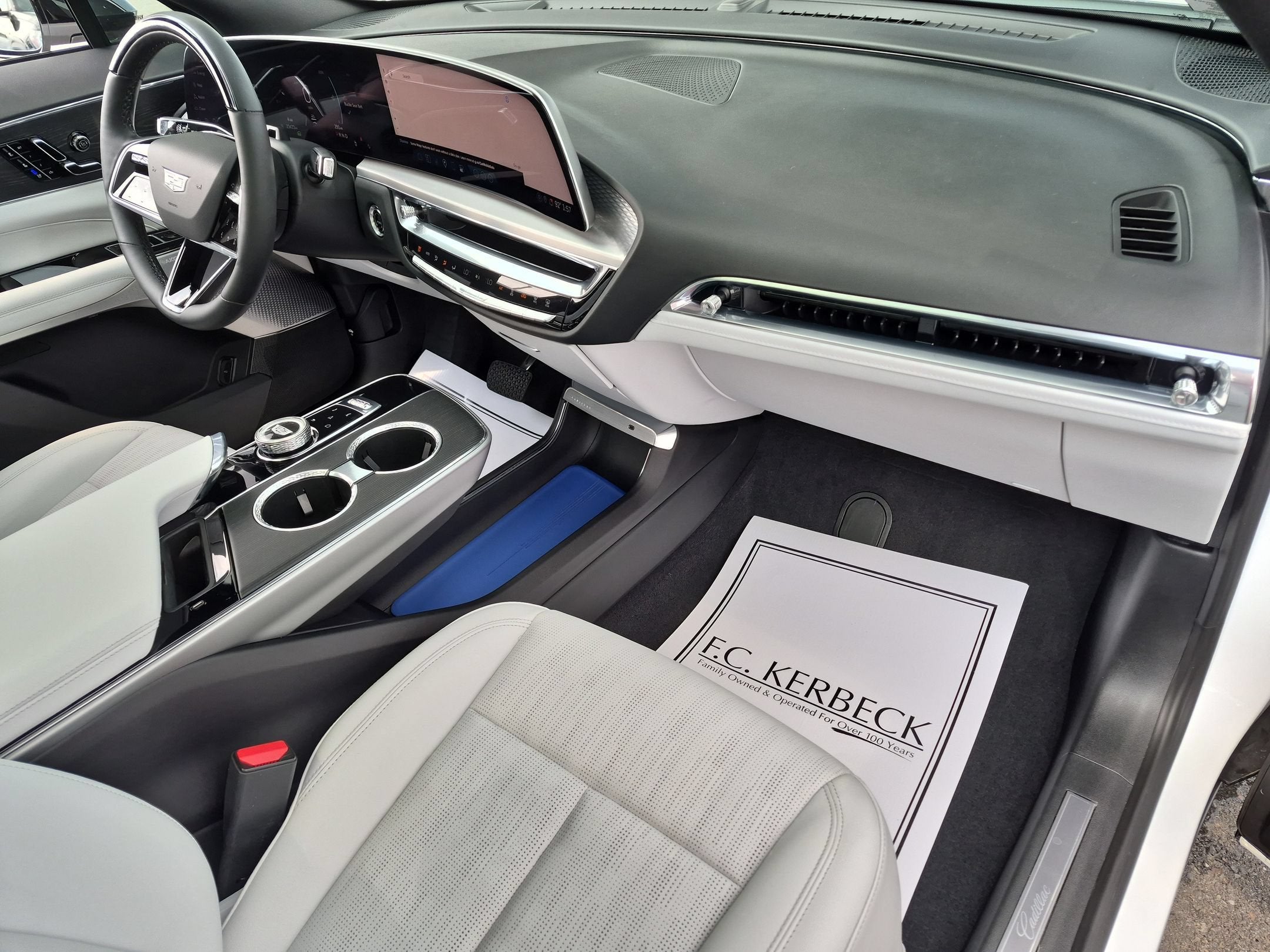 2024 Cadillac LYRIQ Luxury 2