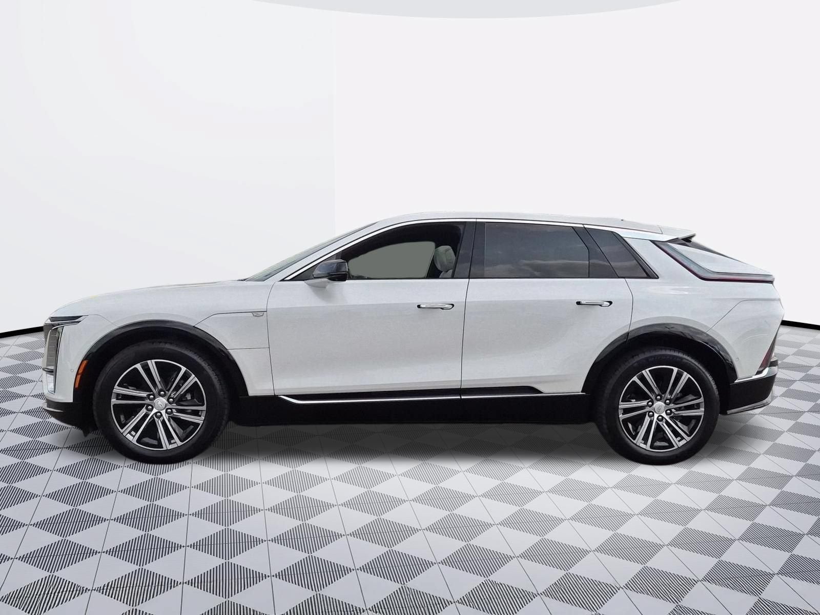 2024 Cadillac LYRIQ Luxury 2