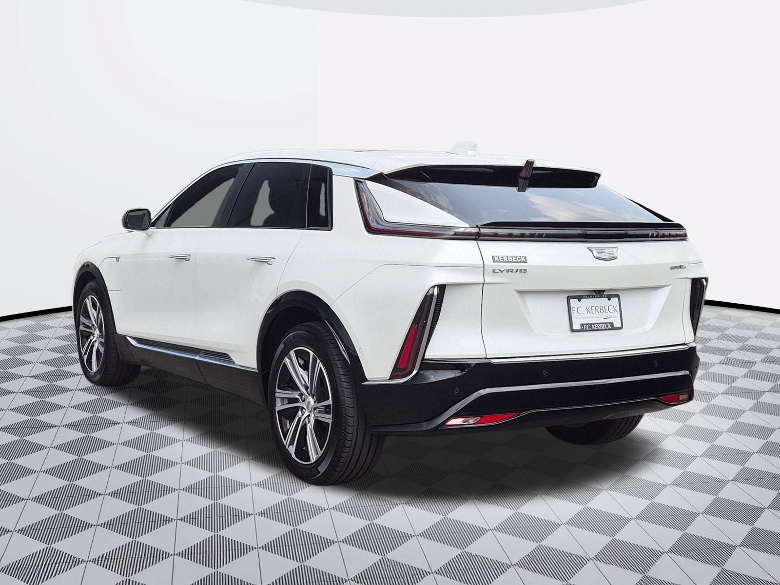 2024 Cadillac LYRIQ Luxury 2
