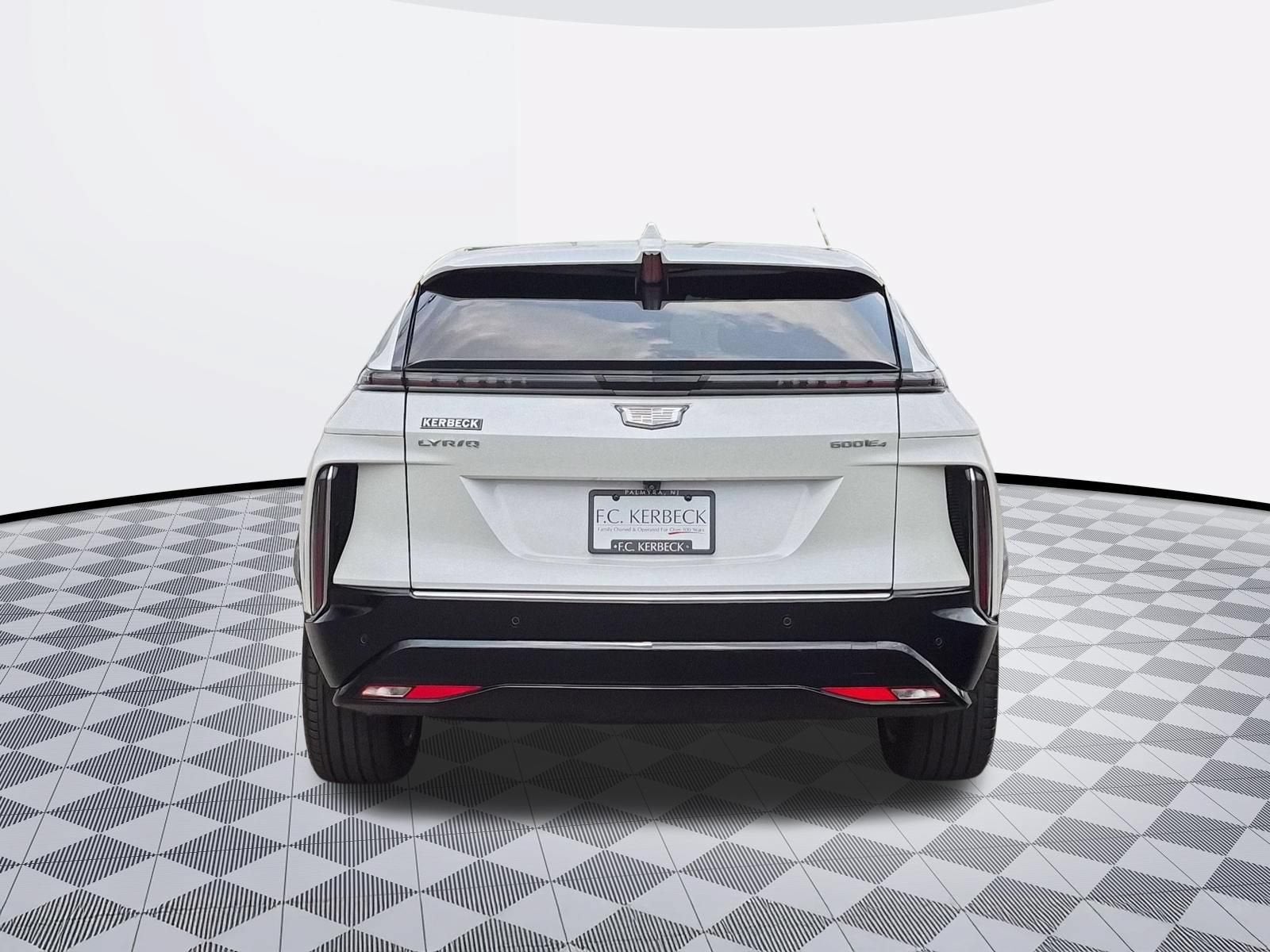 2024 Cadillac LYRIQ Luxury 2