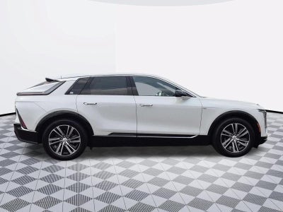 2024 Cadillac LYRIQ Luxury 2
