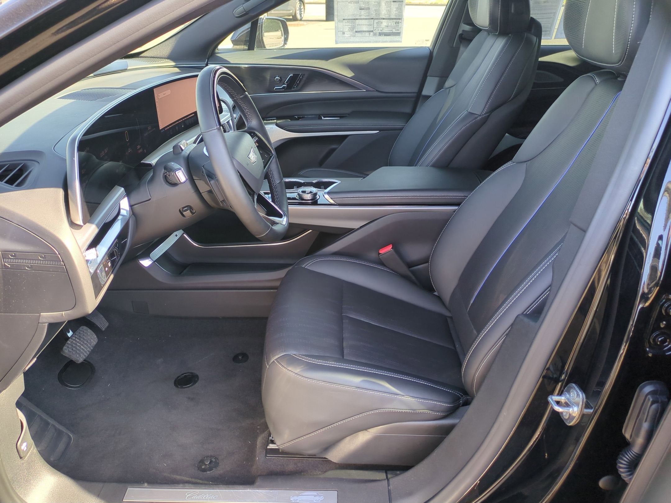 2024 Cadillac LYRIQ Luxury 3