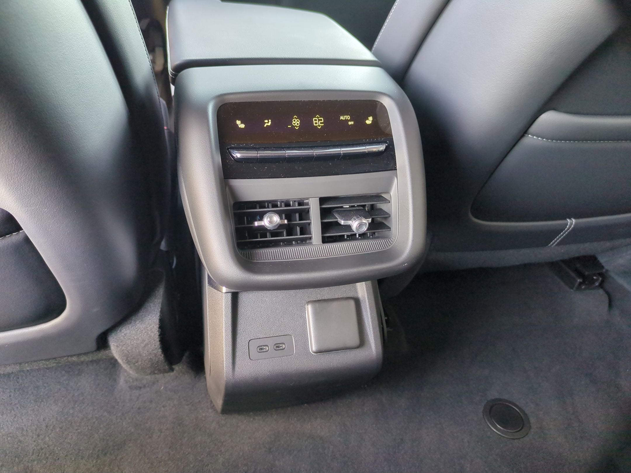 2024 Cadillac LYRIQ Luxury 3