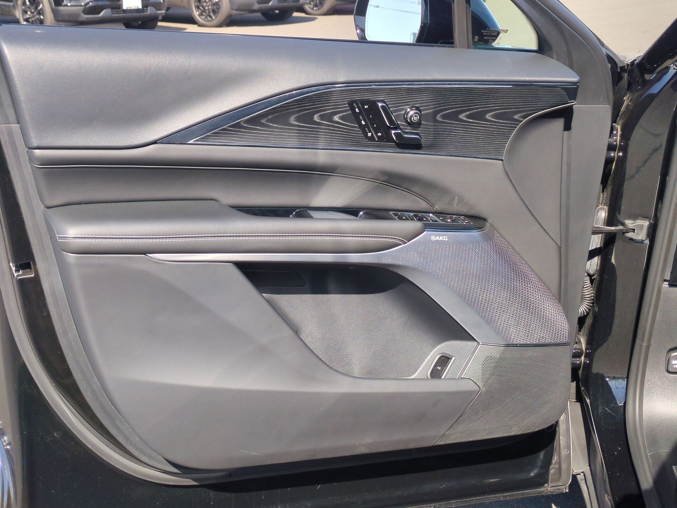 2024 Cadillac LYRIQ Luxury 3