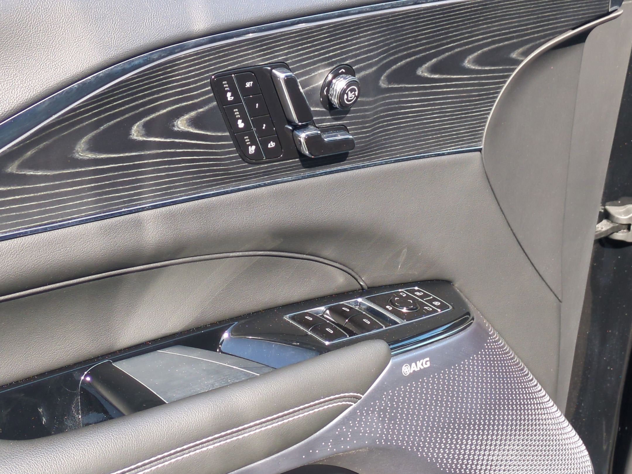 2024 Cadillac LYRIQ Luxury 3