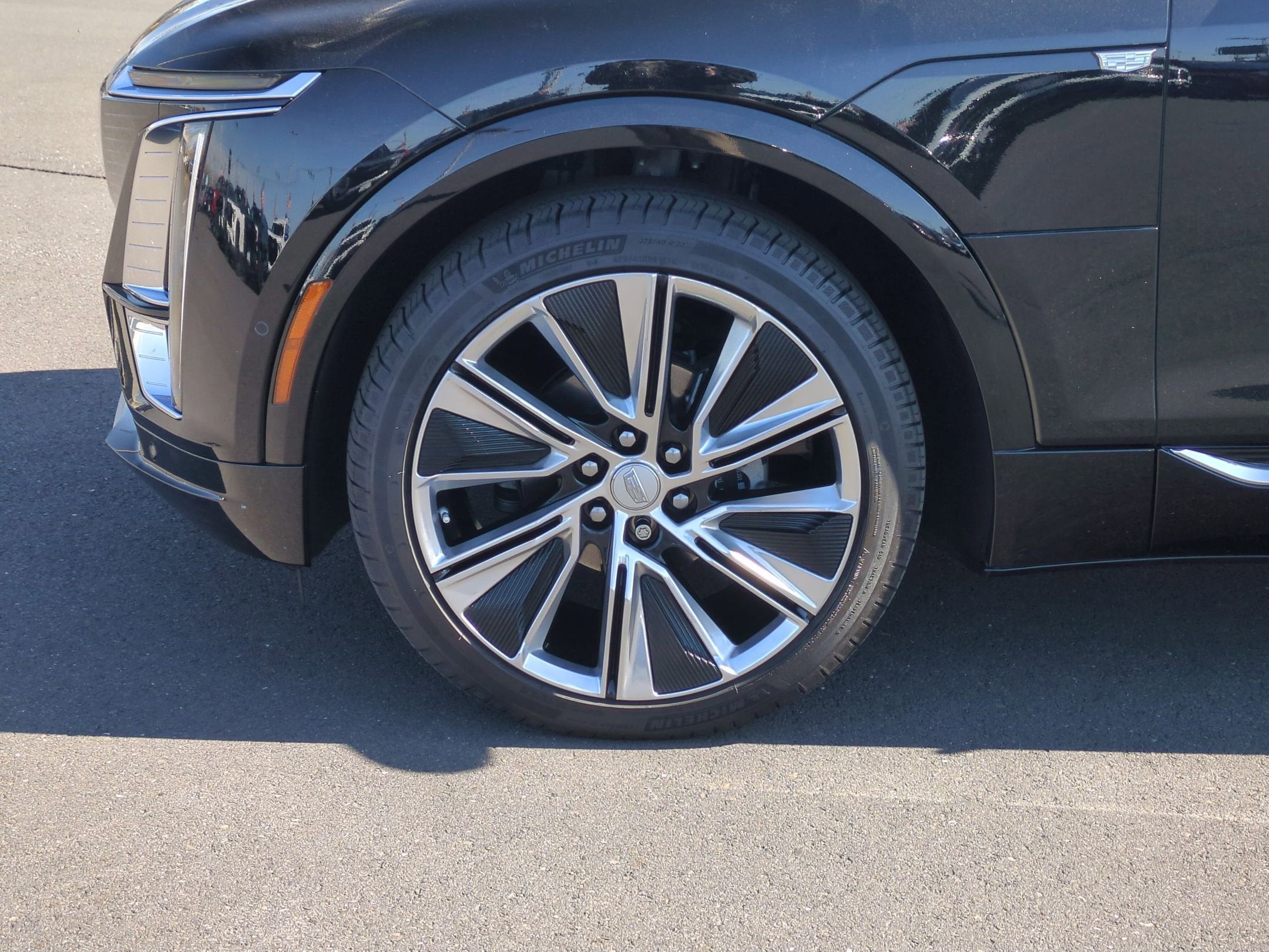 2024 Cadillac LYRIQ Luxury 3