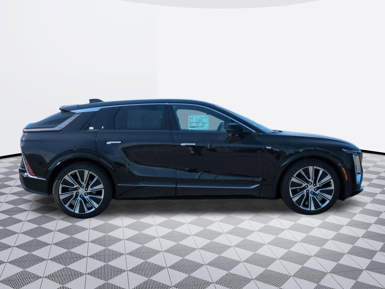 2024 Cadillac LYRIQ Luxury 3