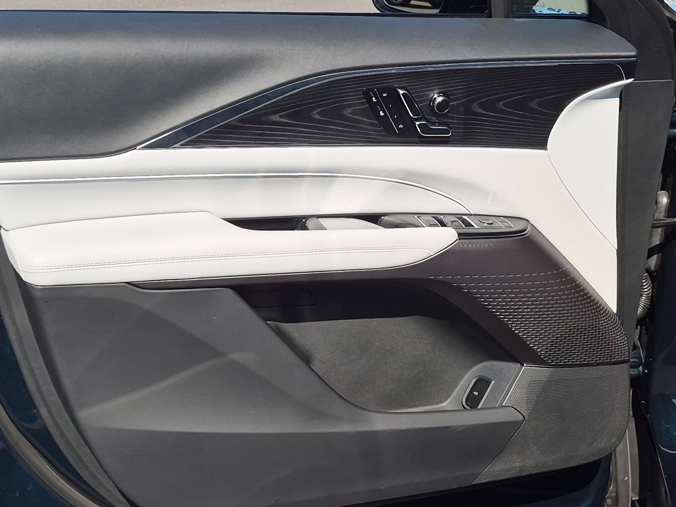 2024 Cadillac LYRIQ Sport 1
