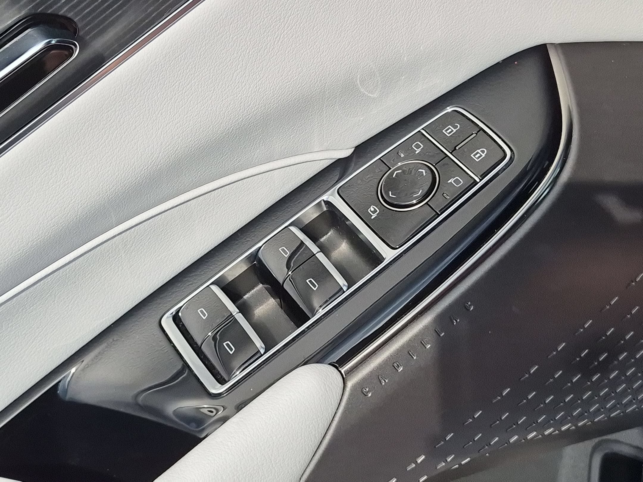 2024 Cadillac LYRIQ Sport 1