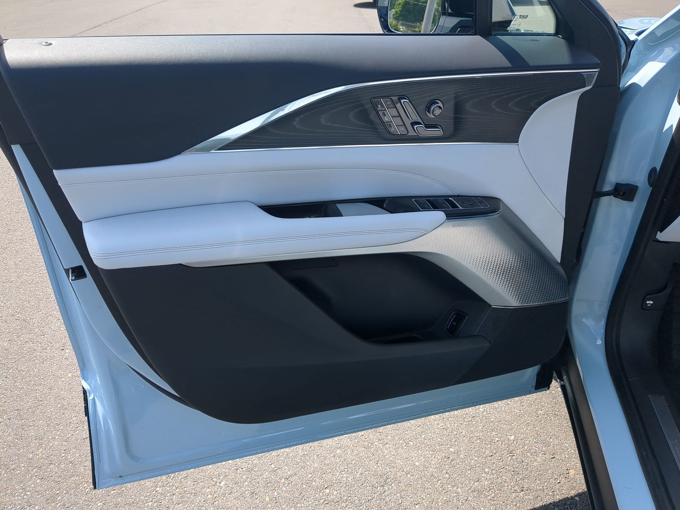 2024 Cadillac LYRIQ Sport 2
