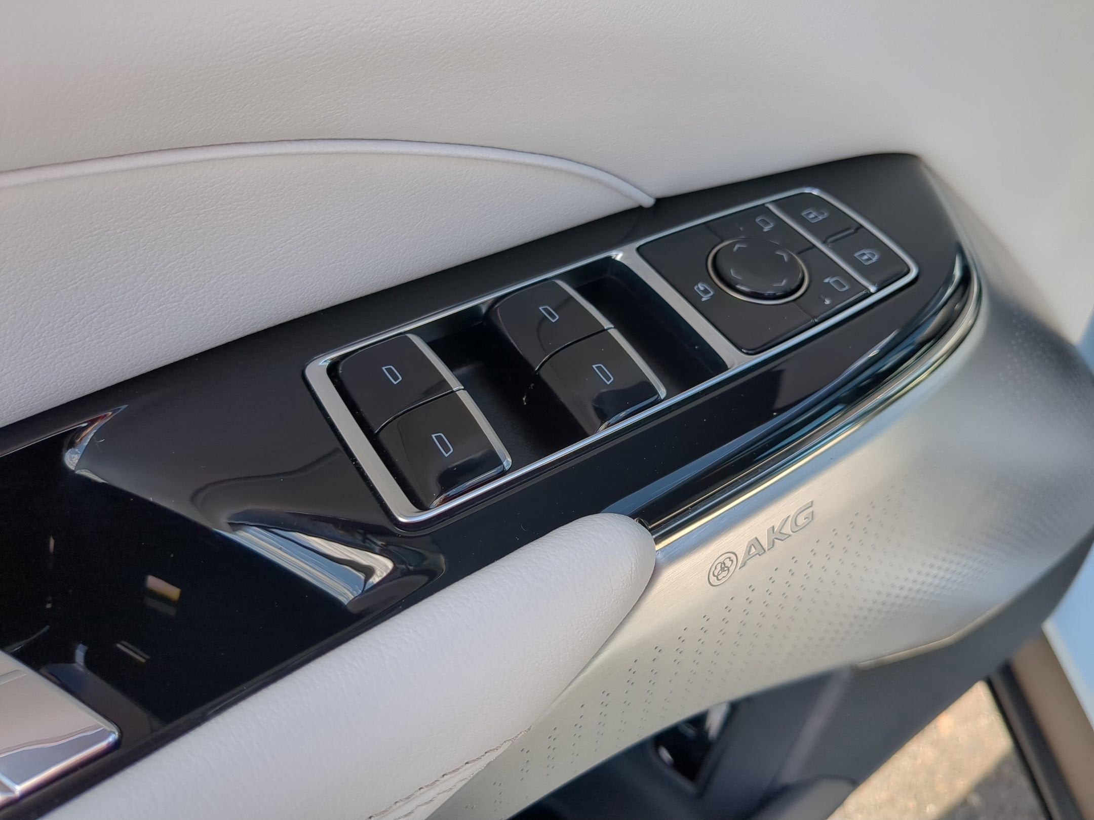 2024 Cadillac LYRIQ Sport 2