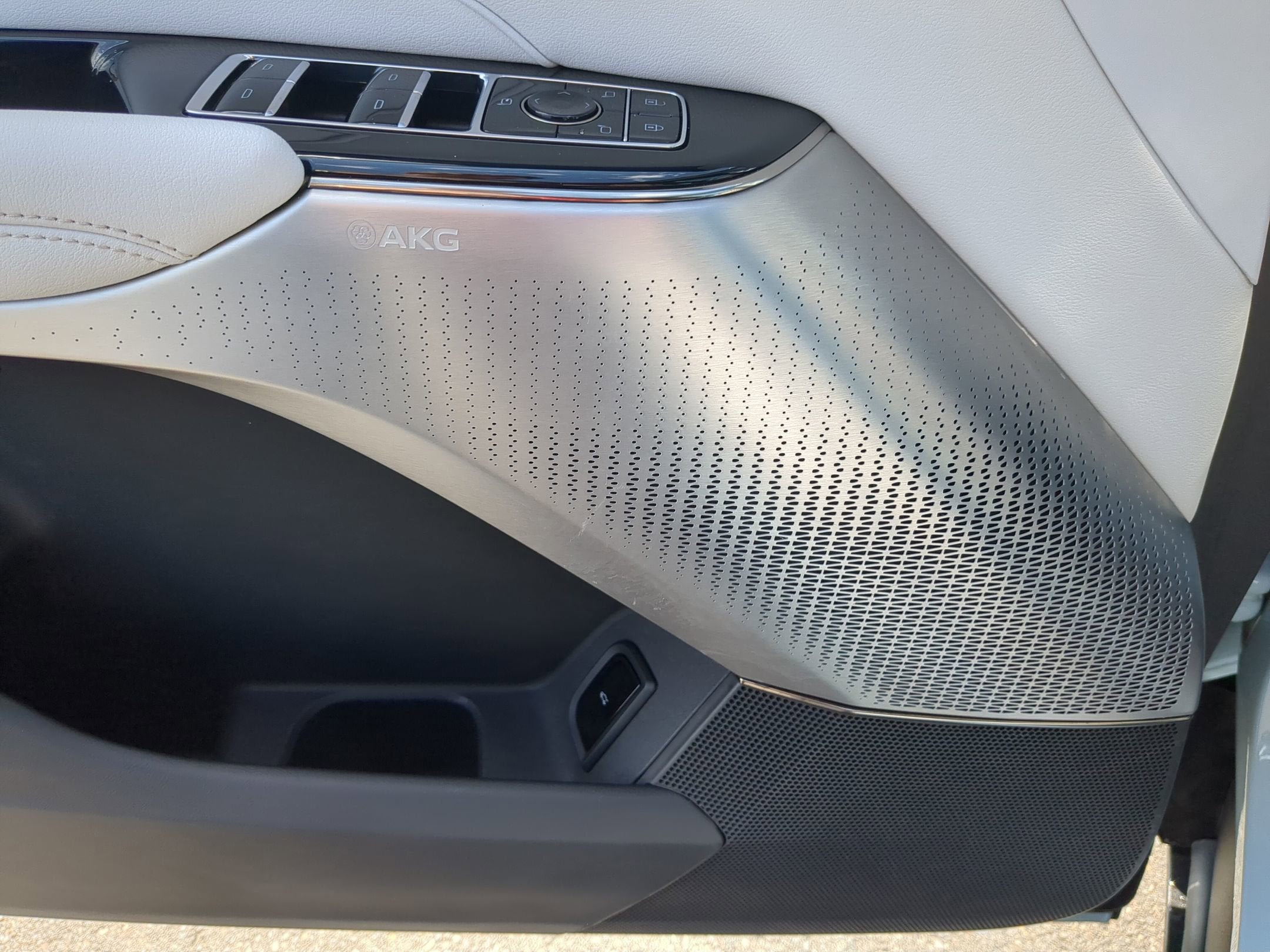 2024 Cadillac LYRIQ Sport 2