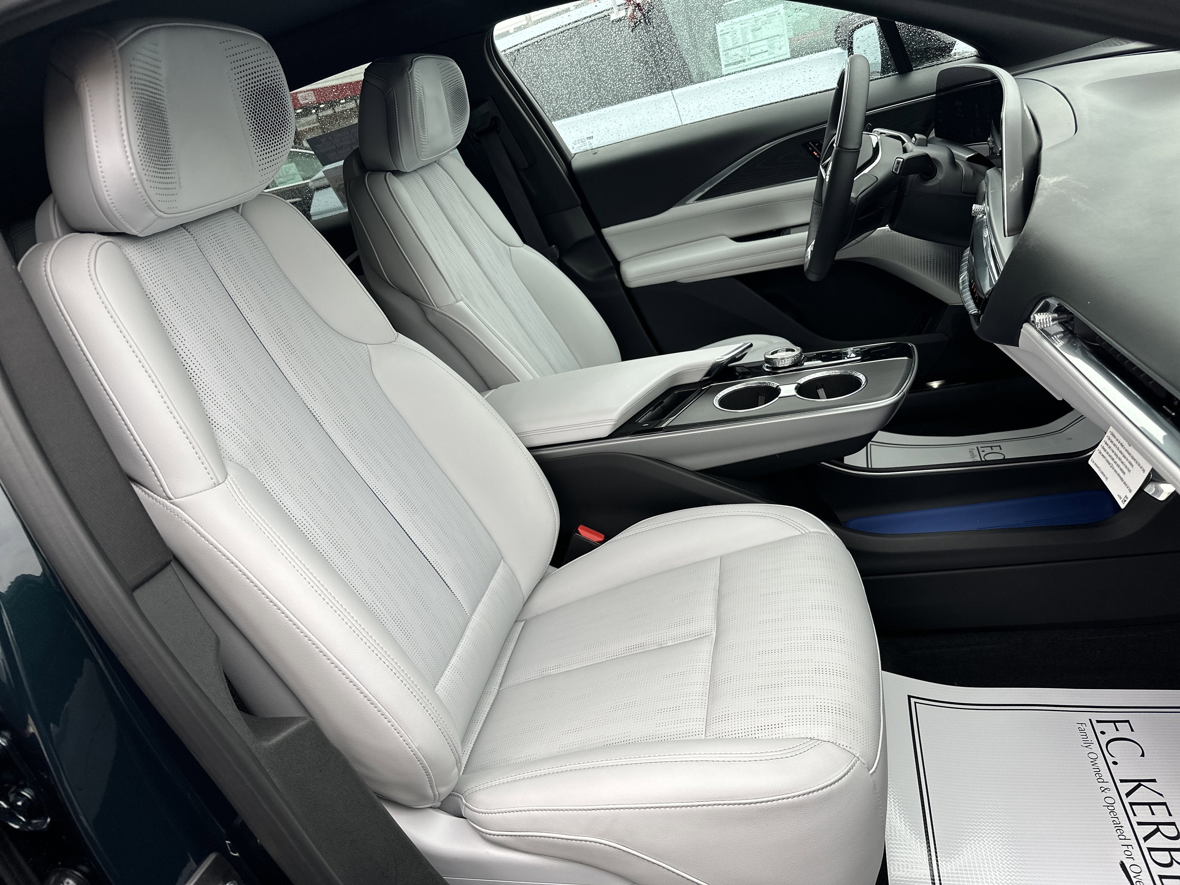 2024 Cadillac LYRIQ Sport 2