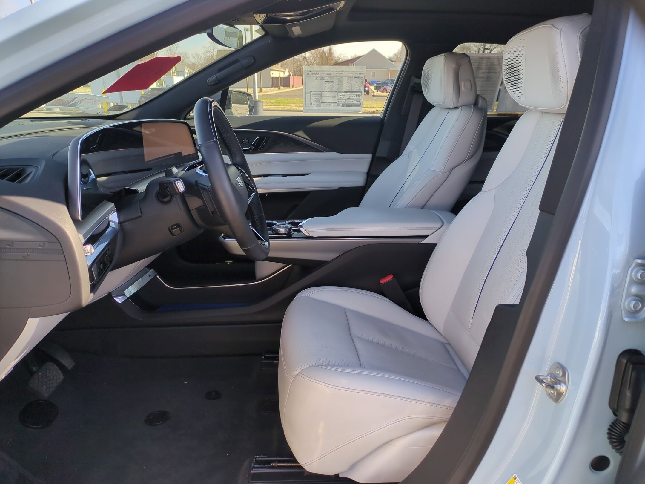 2024 Cadillac LYRIQ Sport 2