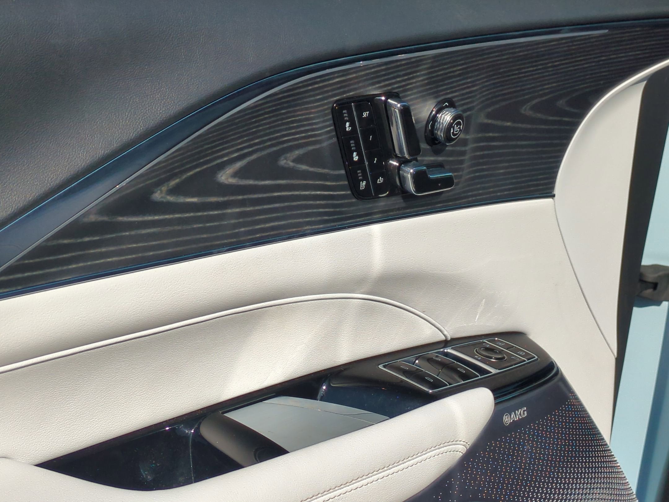 2024 Cadillac LYRIQ Sport 2