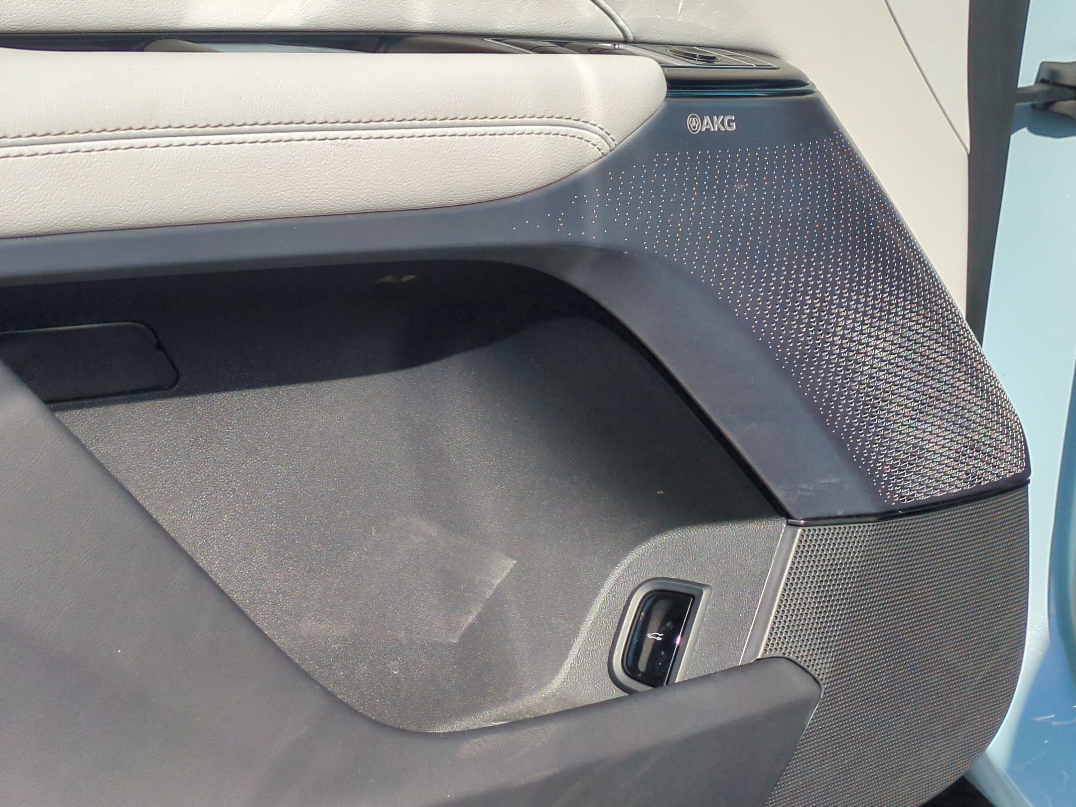 2024 Cadillac LYRIQ Sport 2