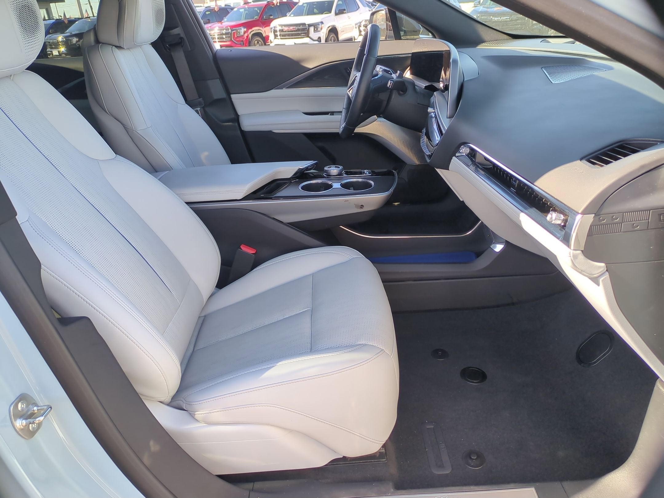 2024 Cadillac LYRIQ Sport 2