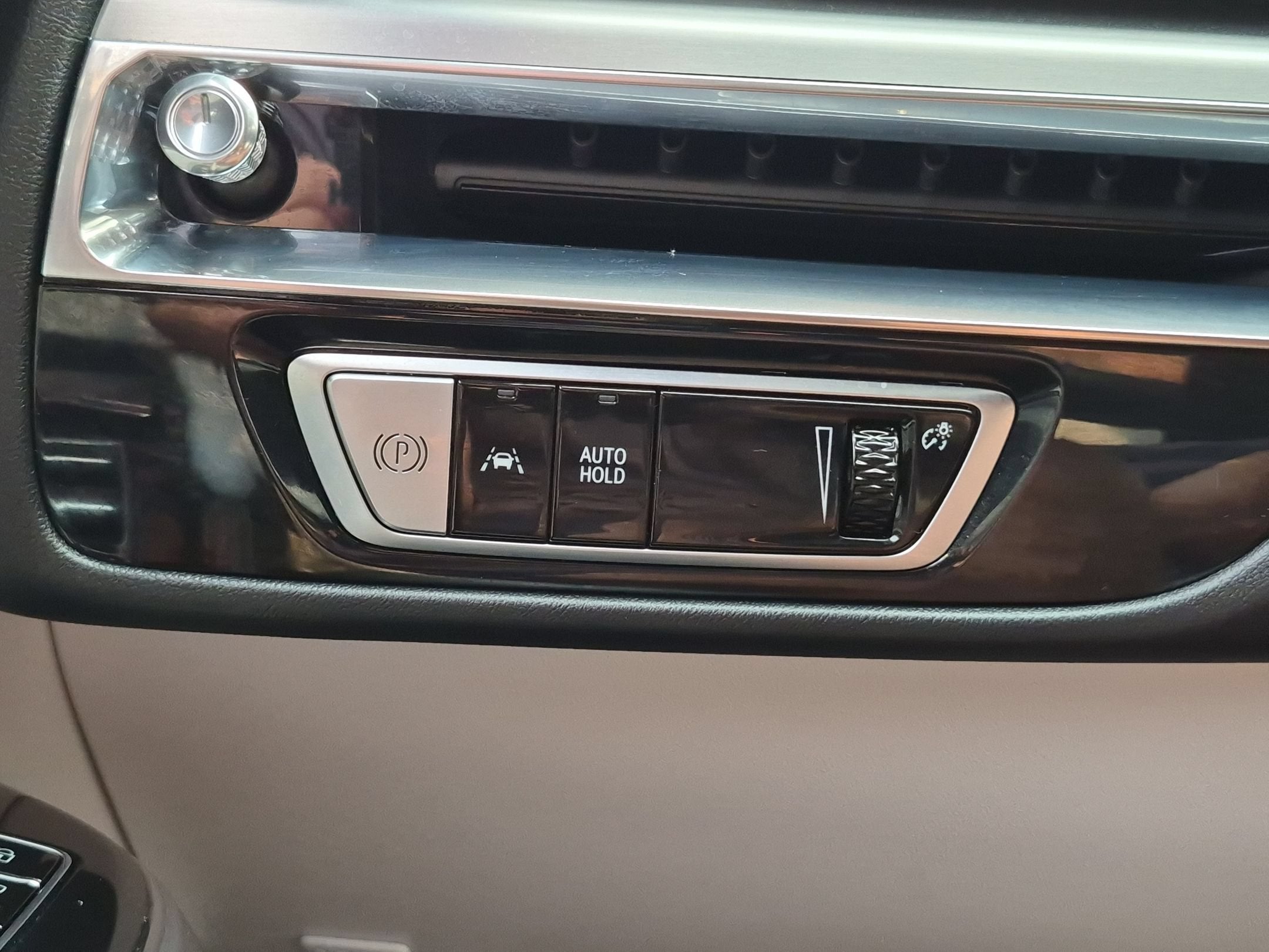 2024 Cadillac LYRIQ Sport 2