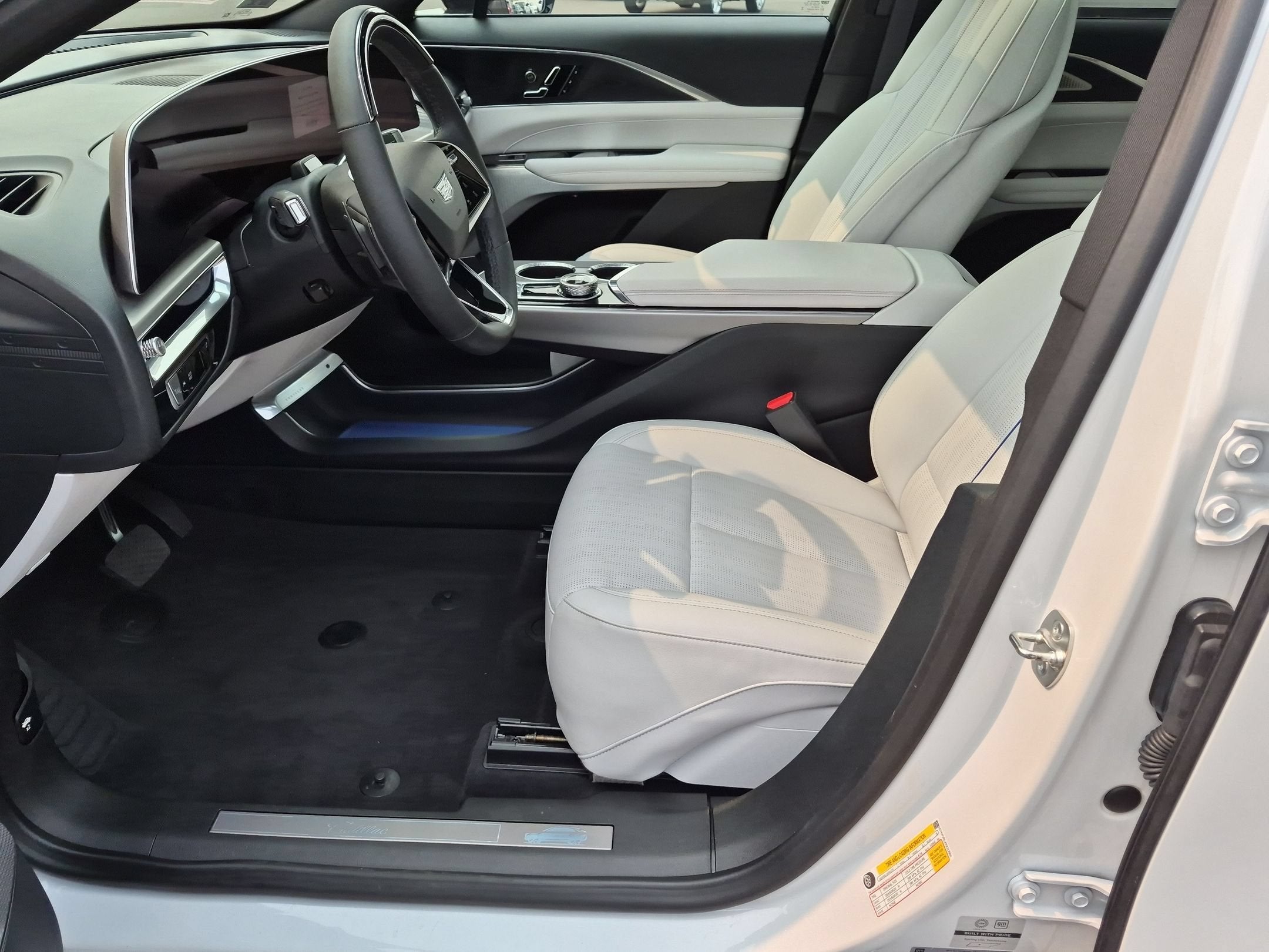 2024 Cadillac LYRIQ Sport 2