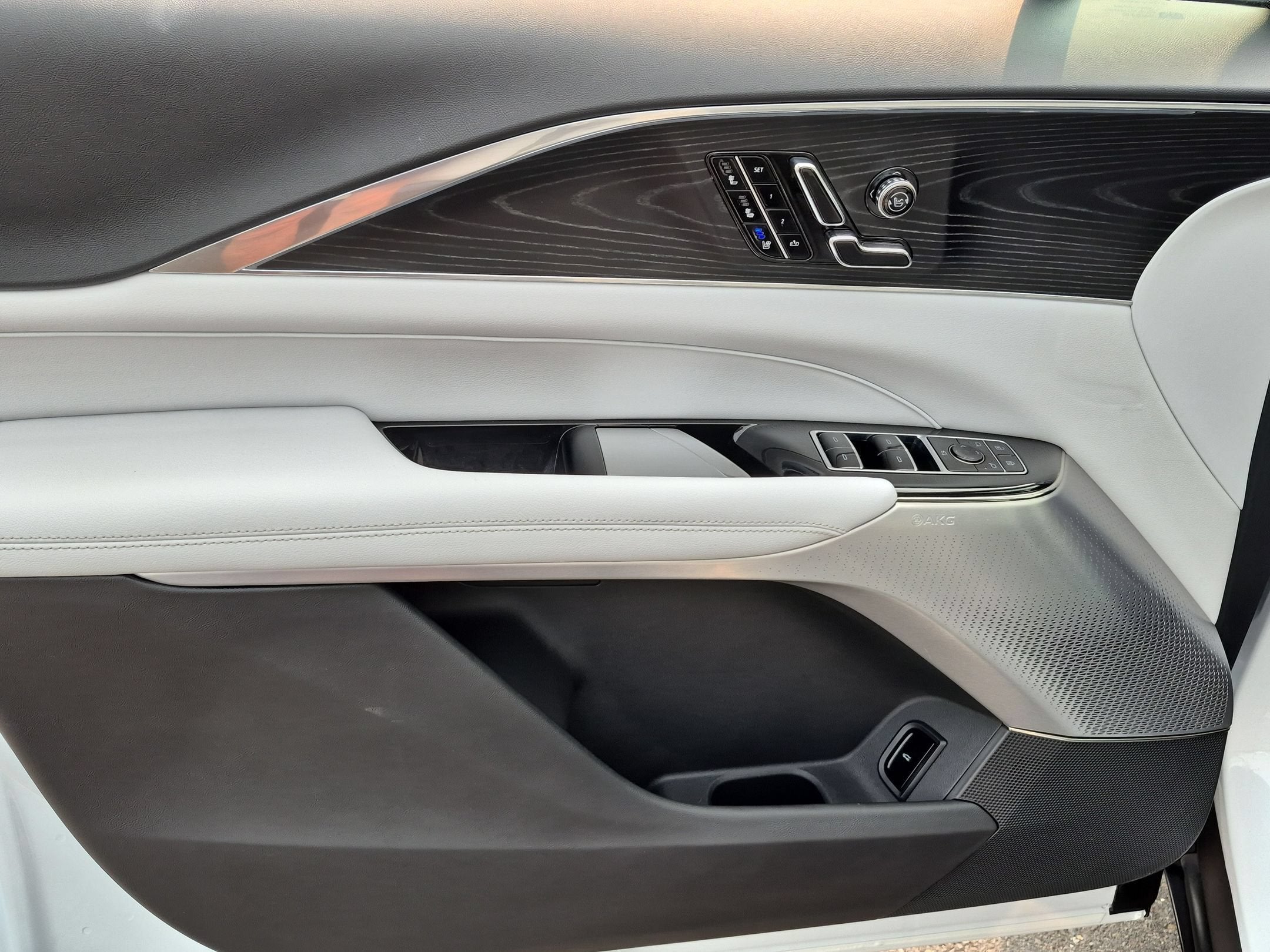 2024 Cadillac LYRIQ Sport 2
