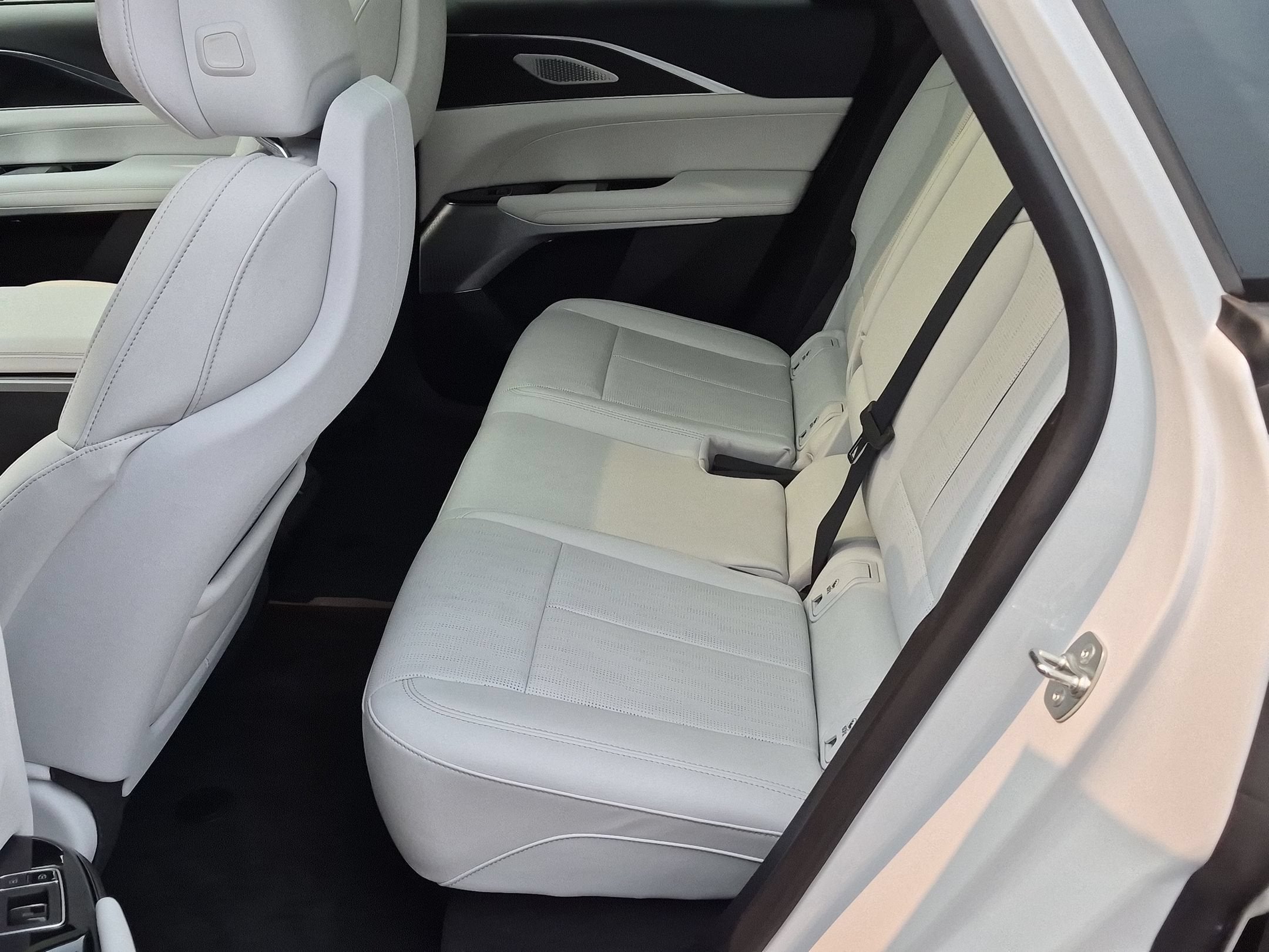 2024 Cadillac LYRIQ Sport 2