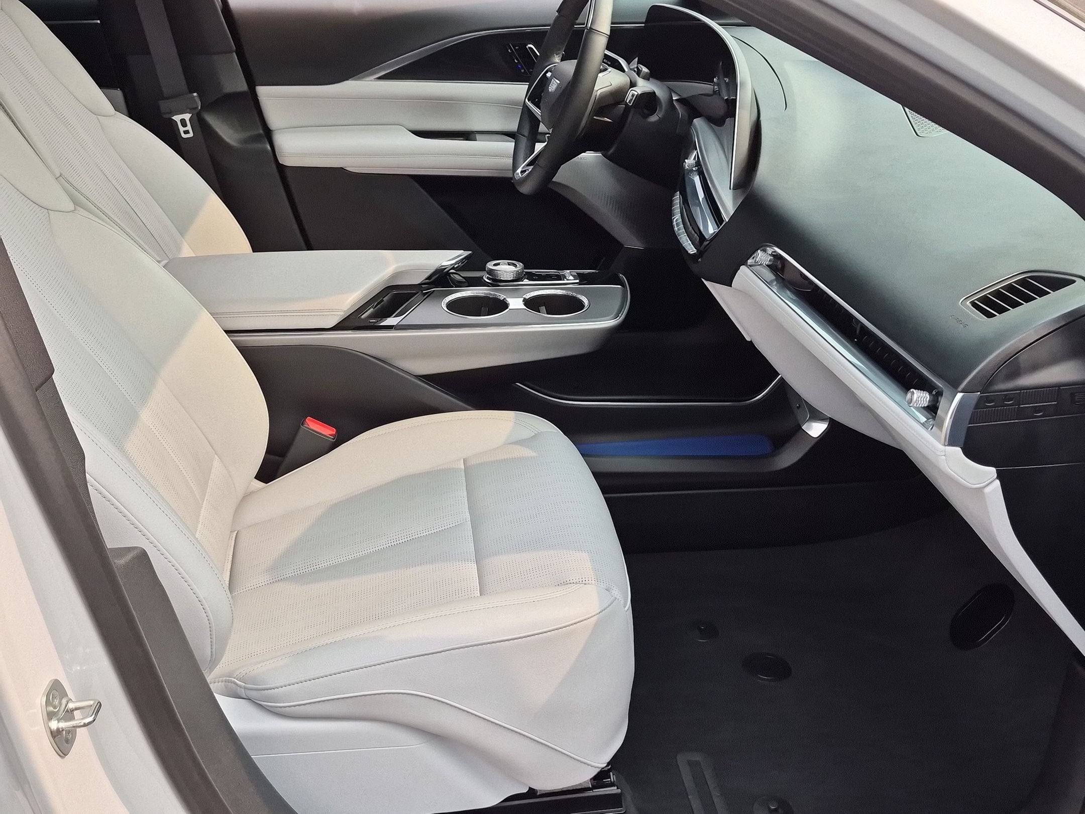 2024 Cadillac LYRIQ Sport 2