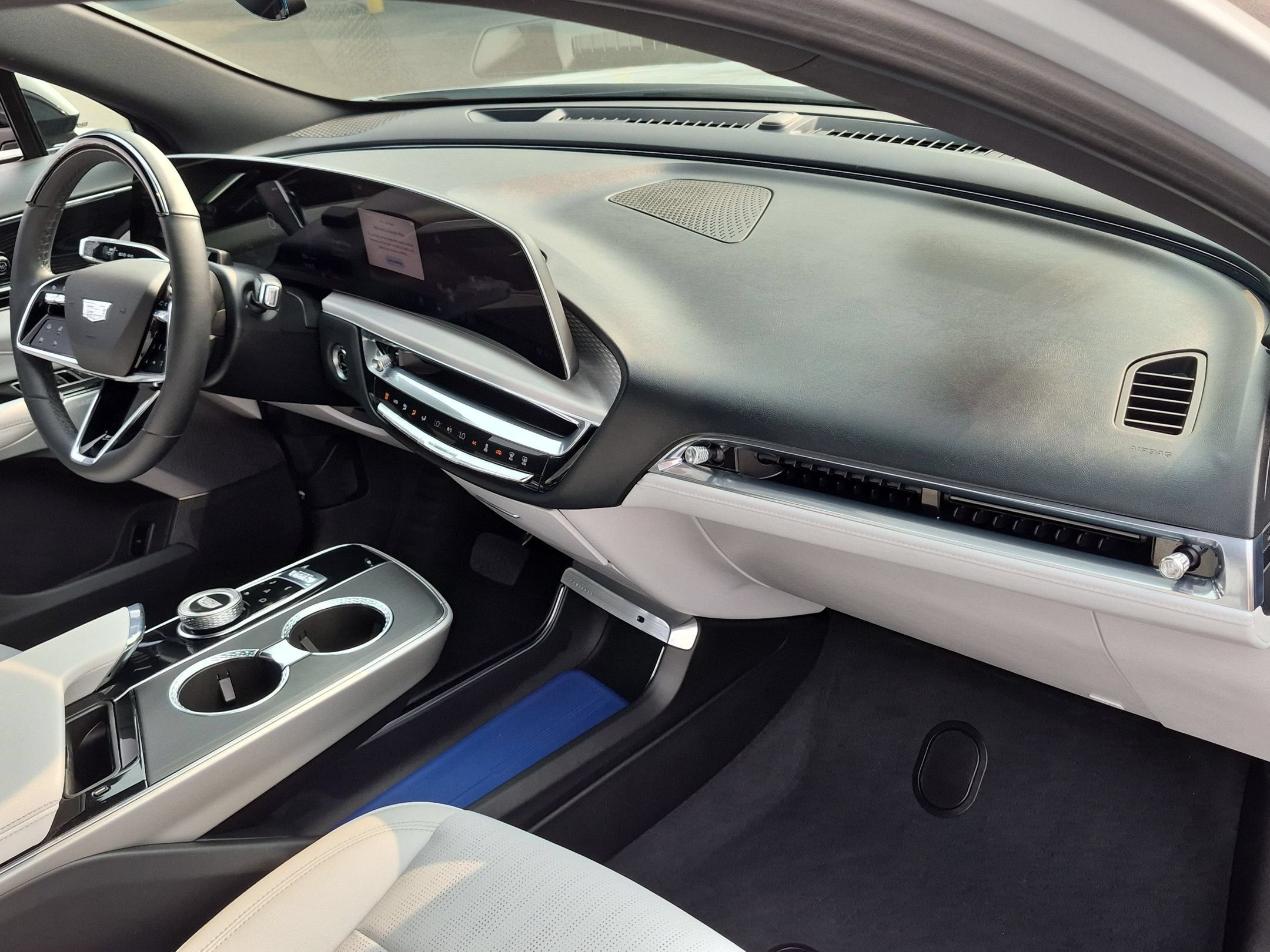 2024 Cadillac LYRIQ Sport 2