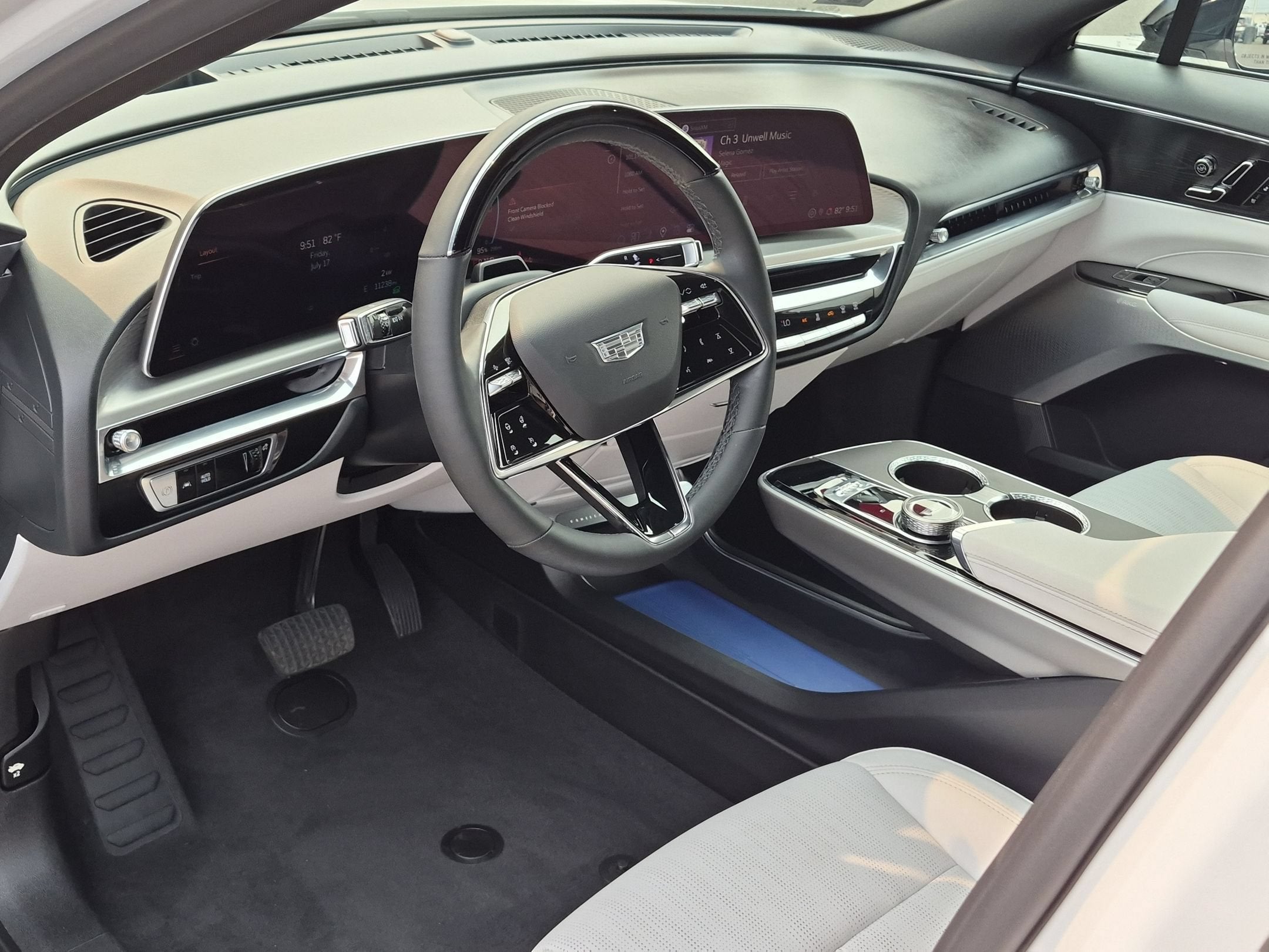 2024 Cadillac LYRIQ Sport 2