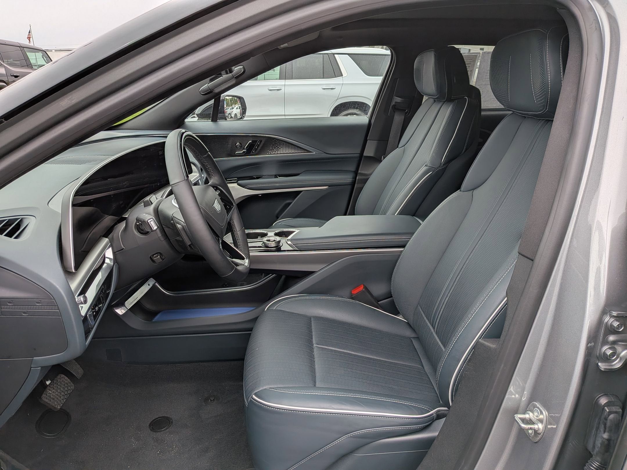 2024 Cadillac LYRIQ Sport 3
