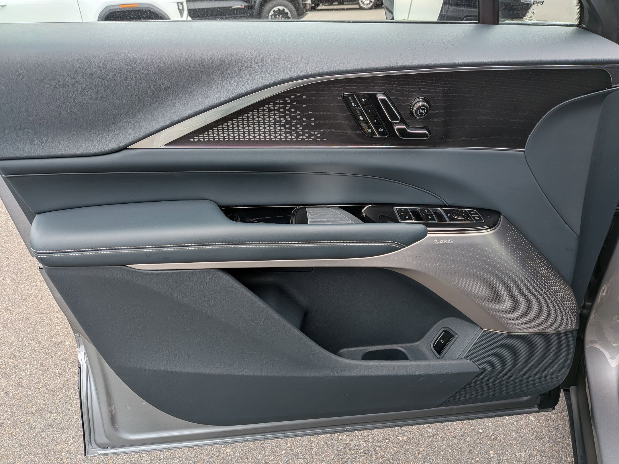 2024 Cadillac LYRIQ Sport 3