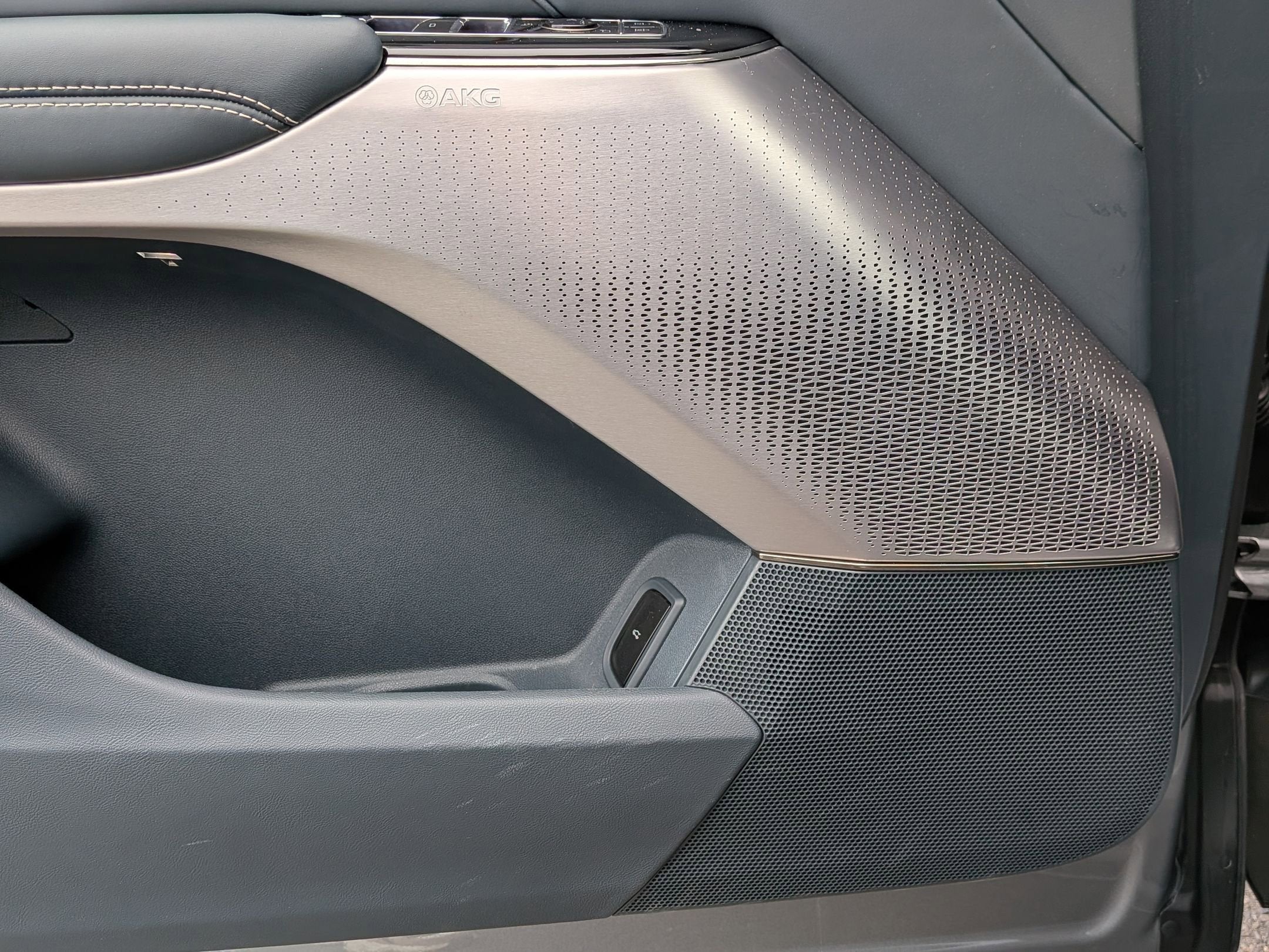 2024 Cadillac LYRIQ Sport 3