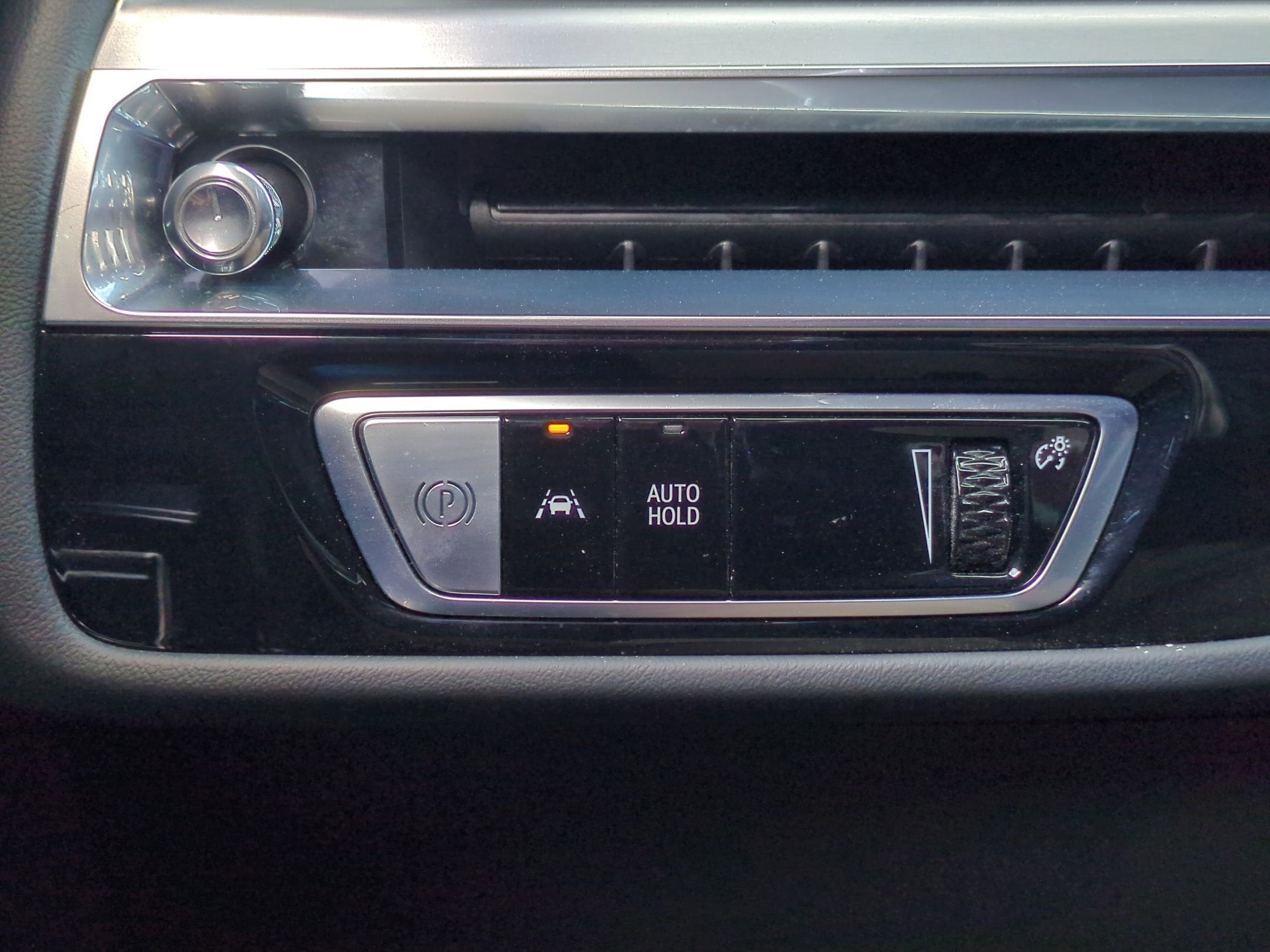 2024 Cadillac LYRIQ Sport 3