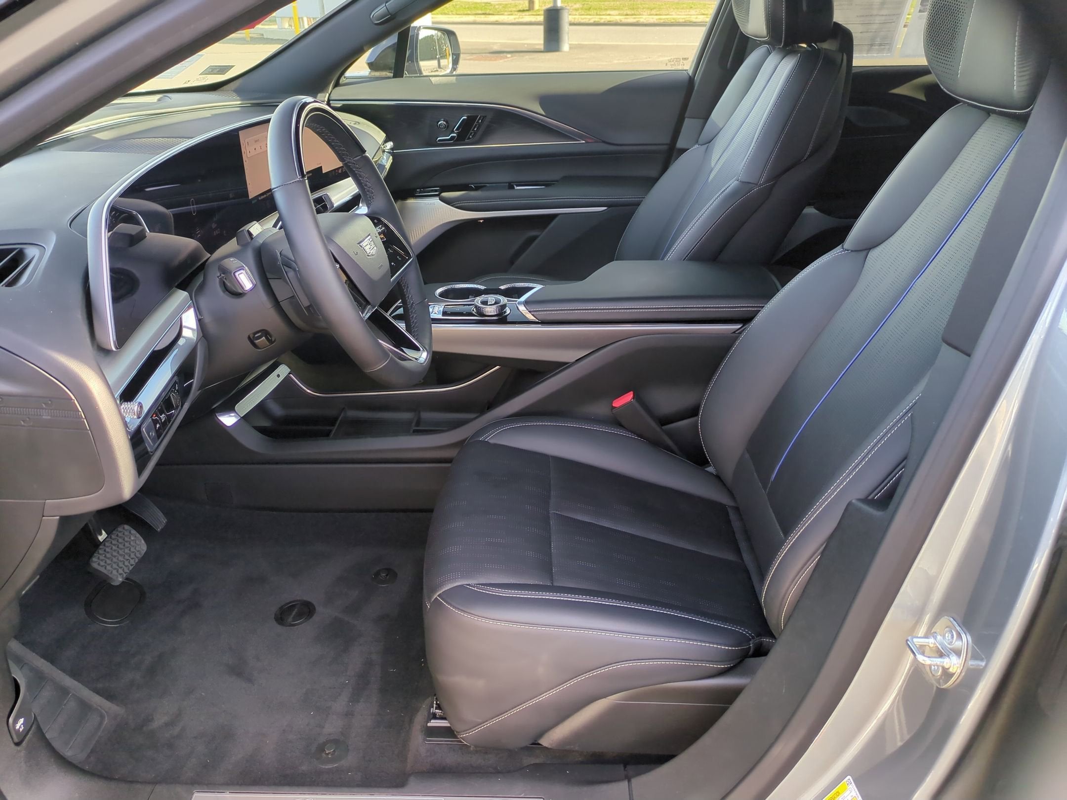 2024 Cadillac LYRIQ Sport 3